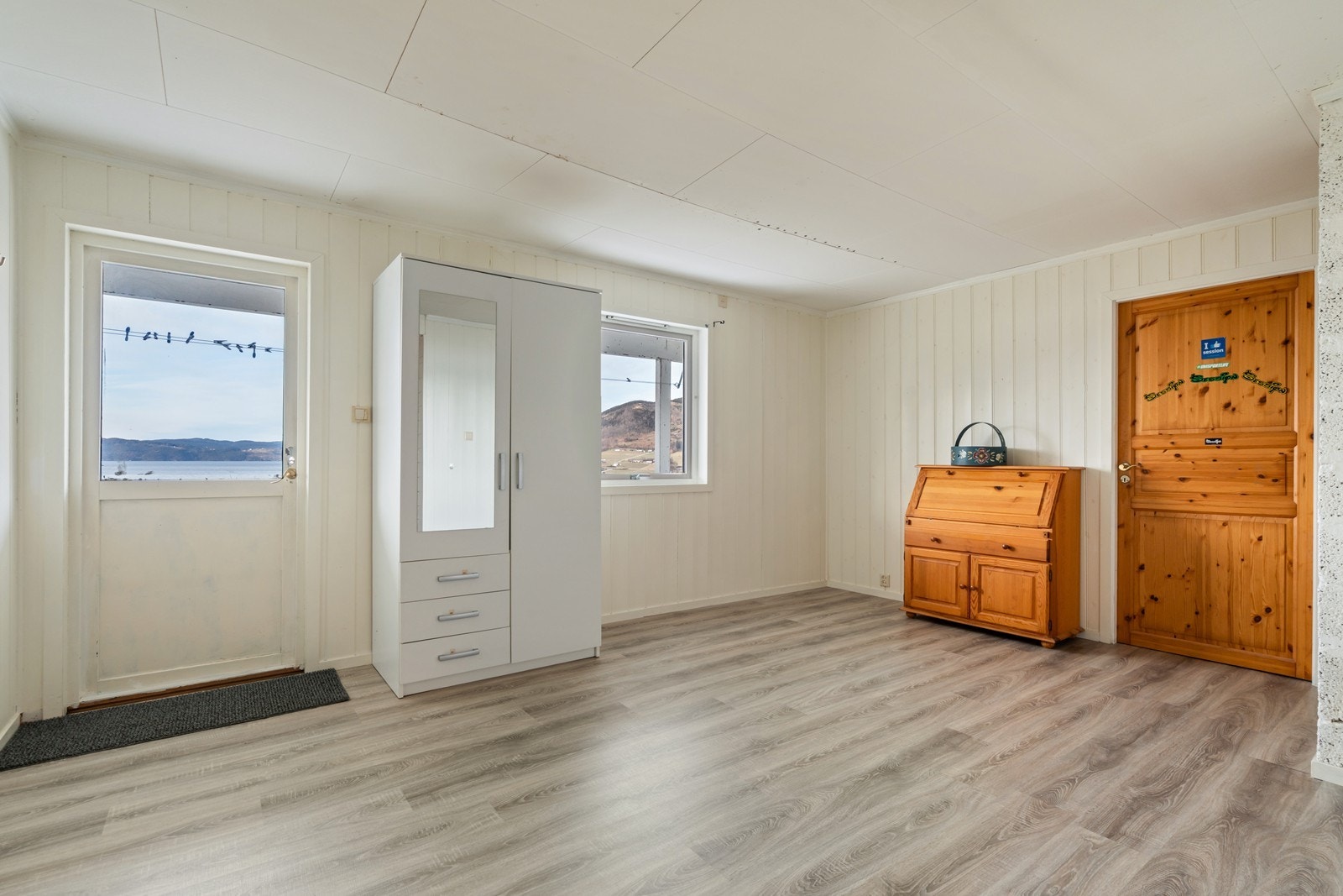 Kjellerstuen fungerer ypperlig som ekstra stue og kan ved behov innredes til ekstra soverom Galleribilde