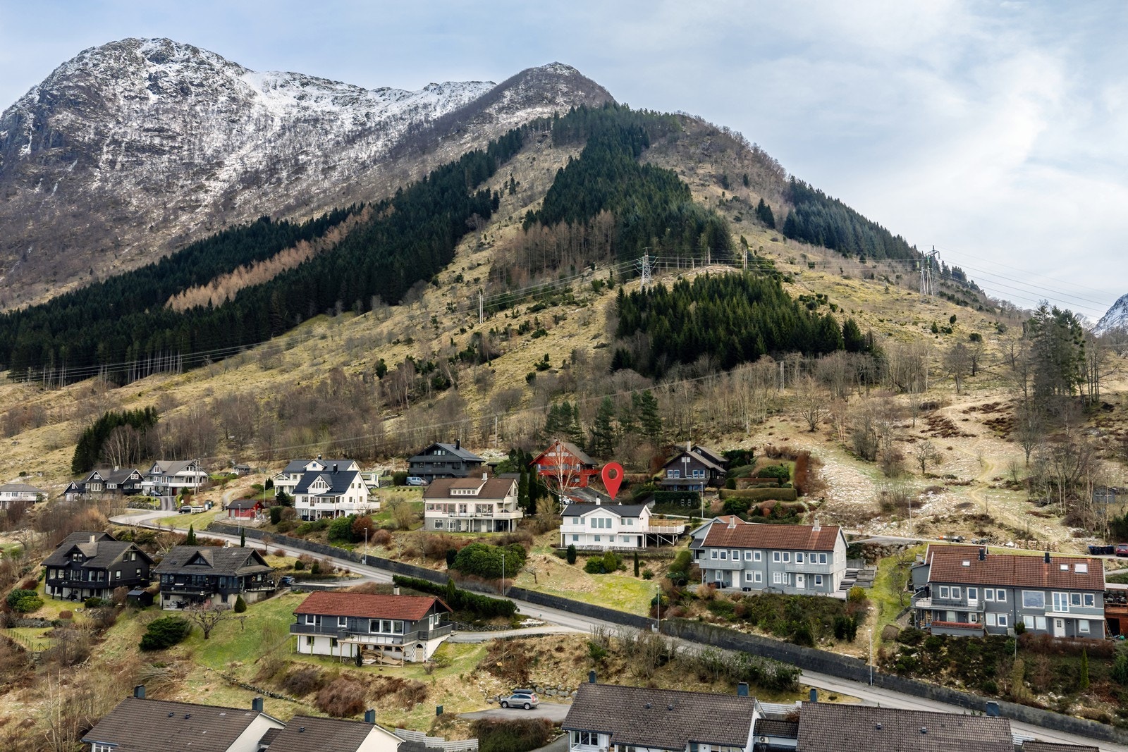 Turen opp Malmangernuten (890 moh) går et steinkast fra huset Galleribilde
