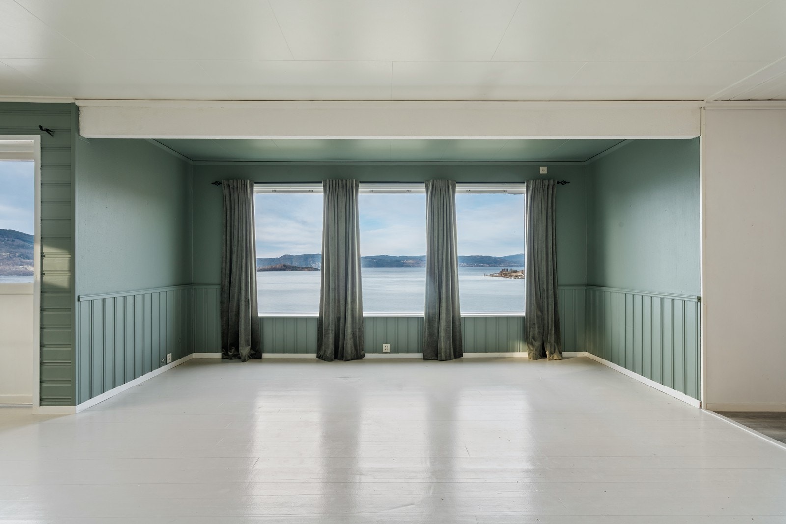 Uhindret utsikt over fjorden Galleribilde