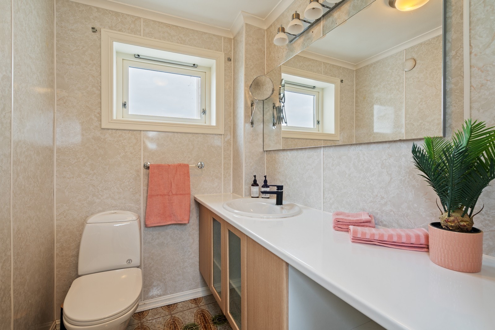 Gjestetoalett i gang Galleribilde