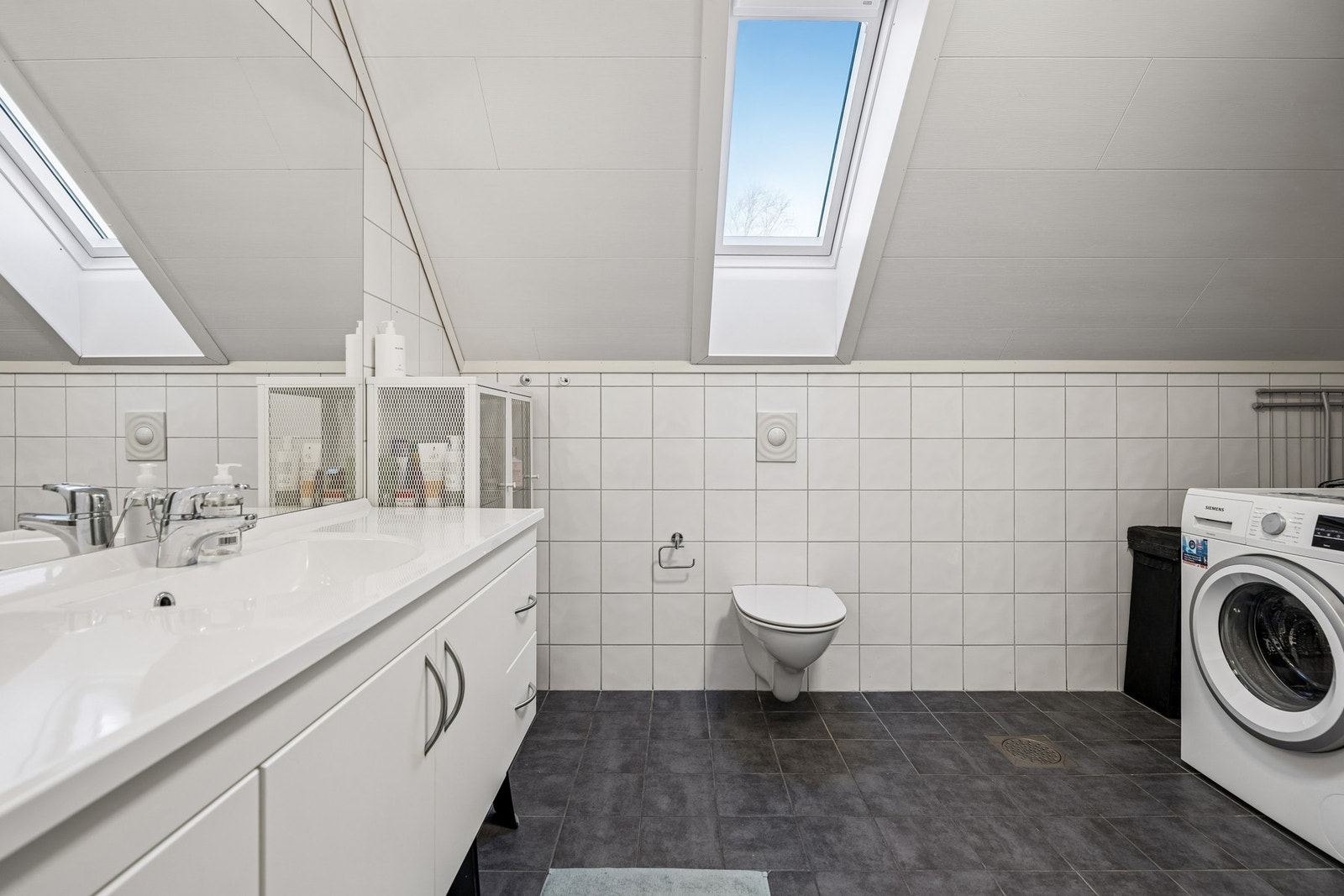 Flislagt bad i 2.etasje Galleribilde