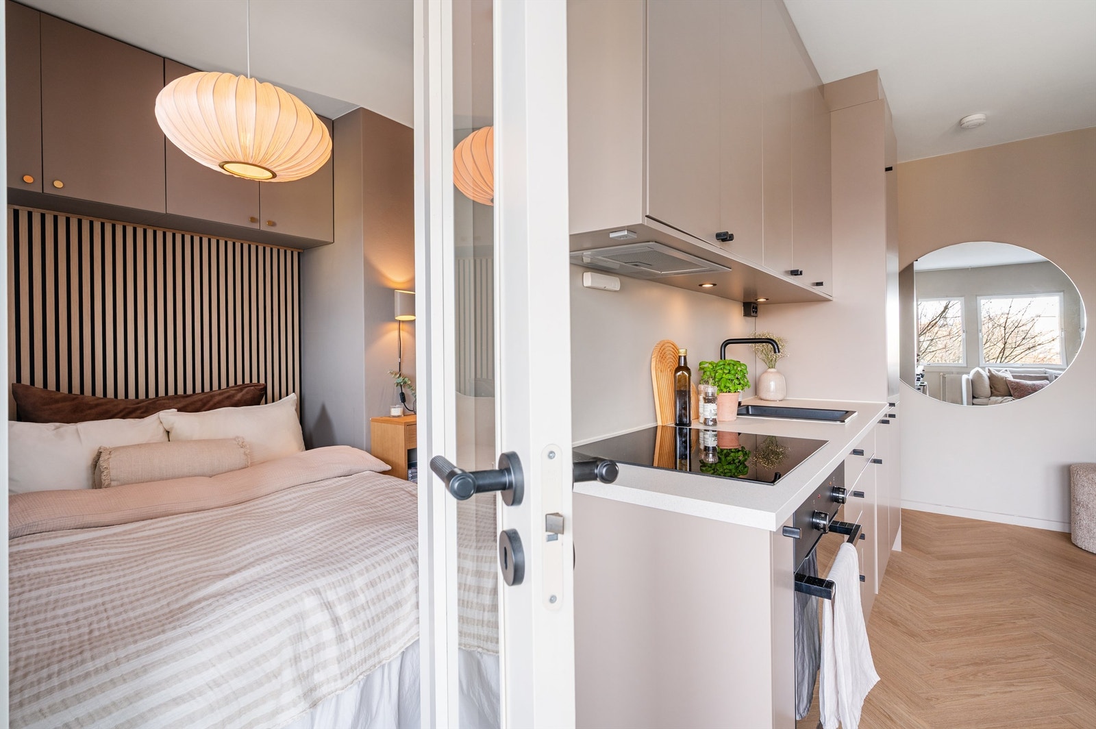 Fra stuen er det enkel tilgang til soverommet. Galleribilde