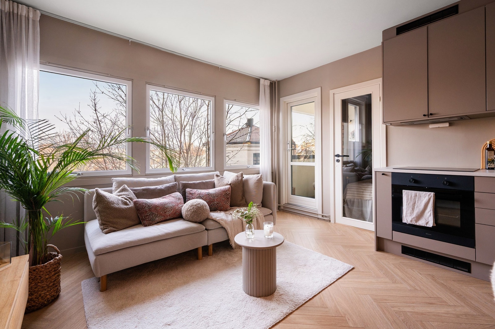 Dette er en strøken og lekker leilighet på Enerhaugen renovert i 2023. Galleribilde