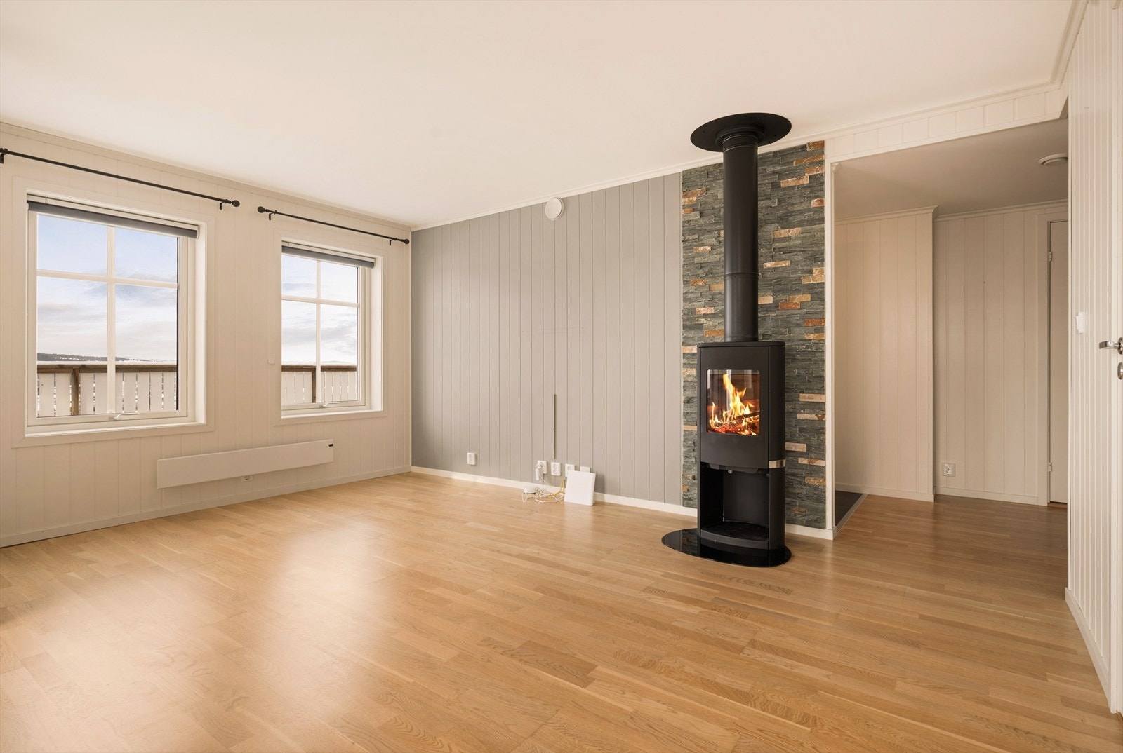 På kaldere dager har man peisovn for en lun og behagelig varme. Galleribilde