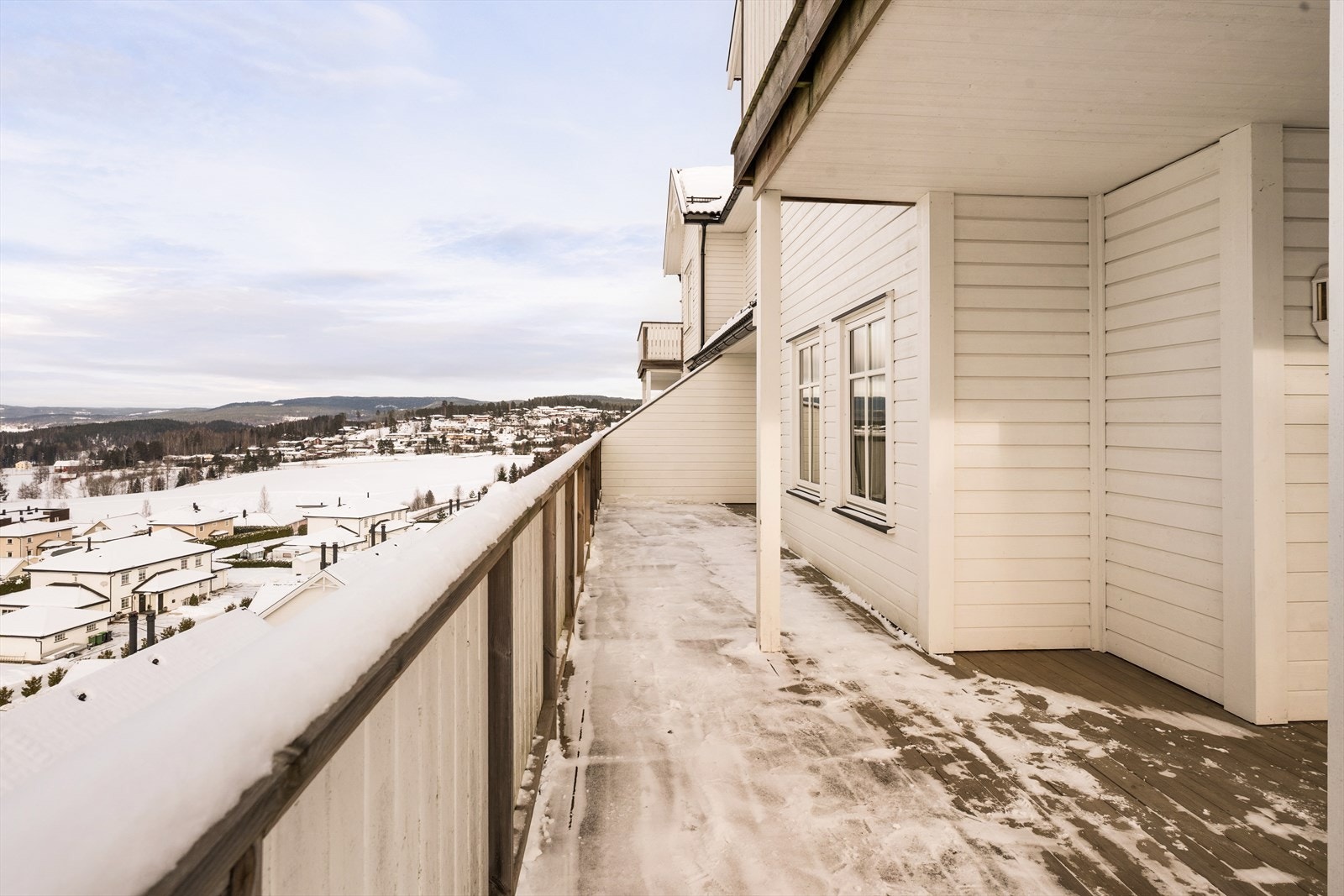 Her er det god plass til flere ulike sittegrupper. Galleribilde