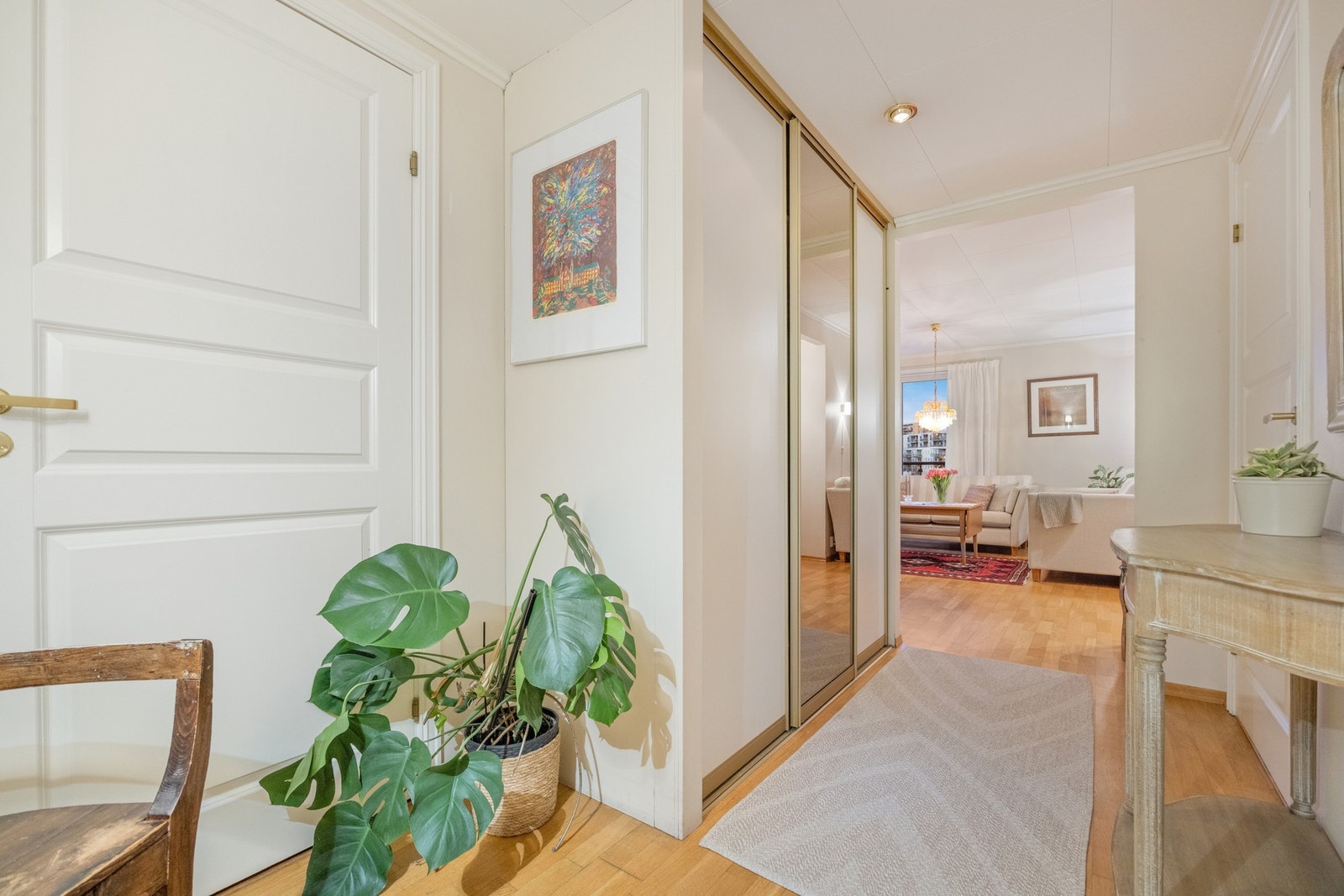 Innredet med stor garderobe for oppbevaring. Galleribilde