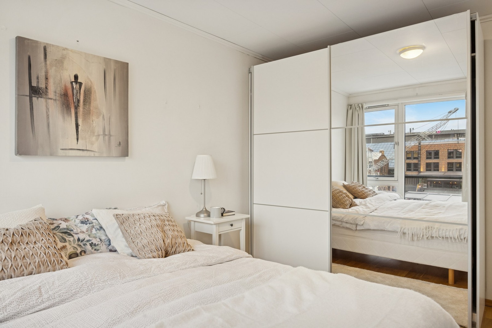 Innredet med garderobeskap. Galleribilde