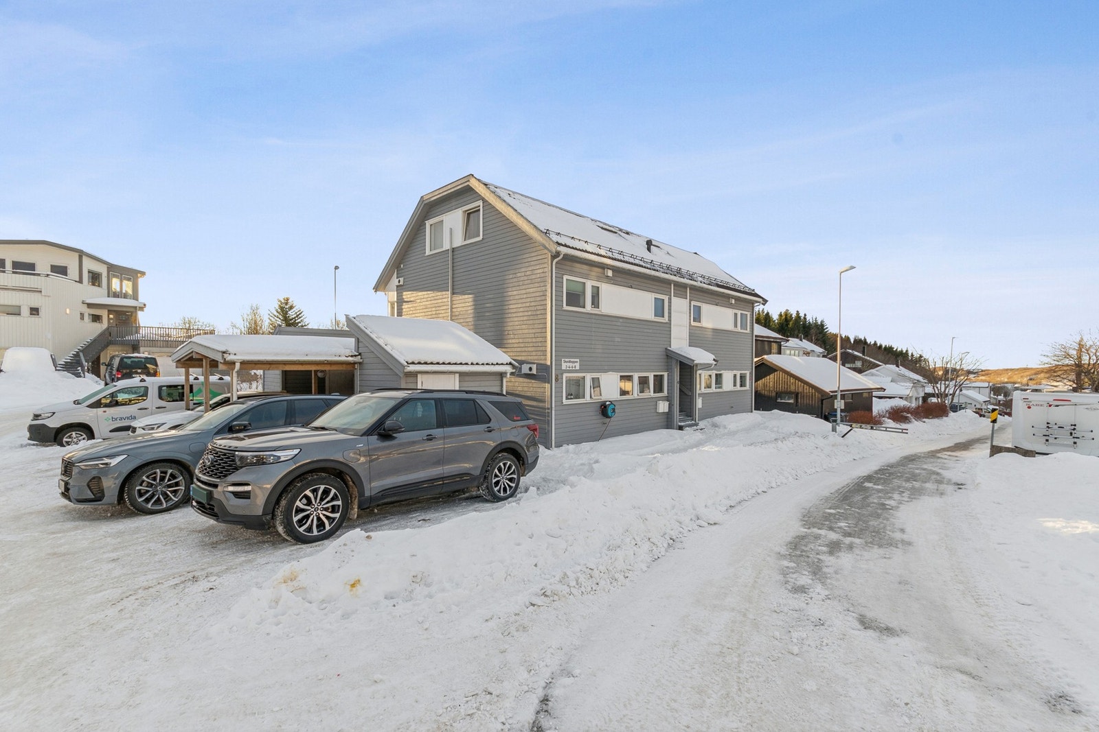 Parkering ved boligen på egen tomt. Galleribilde