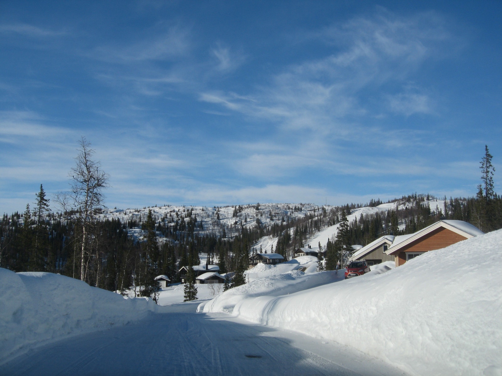 Hytta ligger i Børgefjellsenteret med gode muligheter for skiturer i flotte omgivelser. Her er det både alpinanlegg og godt preparerte løyper for langrenn. Galleribilde