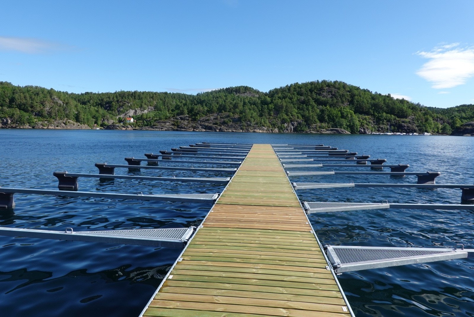 Det er muligheter til å kjøpe egen båtplass like ved hyttene. Galleribilde