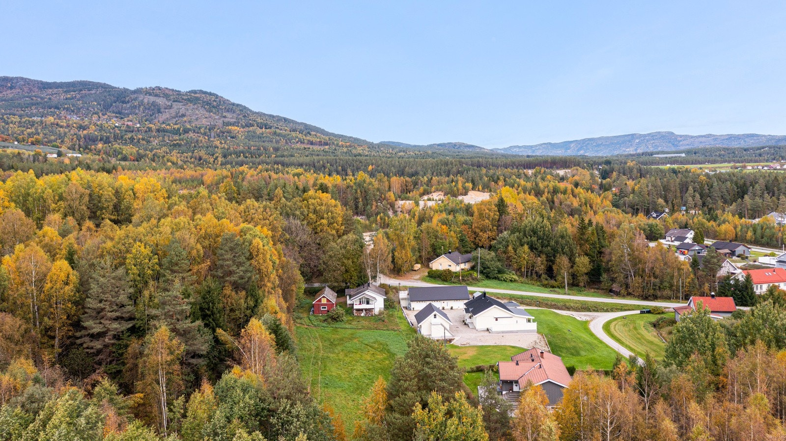 Boligen ligger på Oterholt i Bø. Dette er et populært boligområde med kort avstand til Bø sentrum. Galleribilde