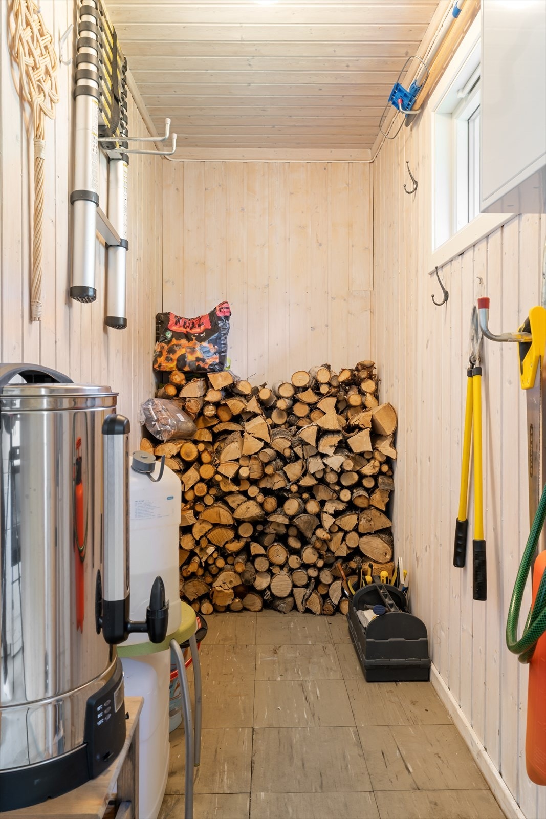 Lagrigsbod (tidligere entre/gang til hytta) Galleribilde