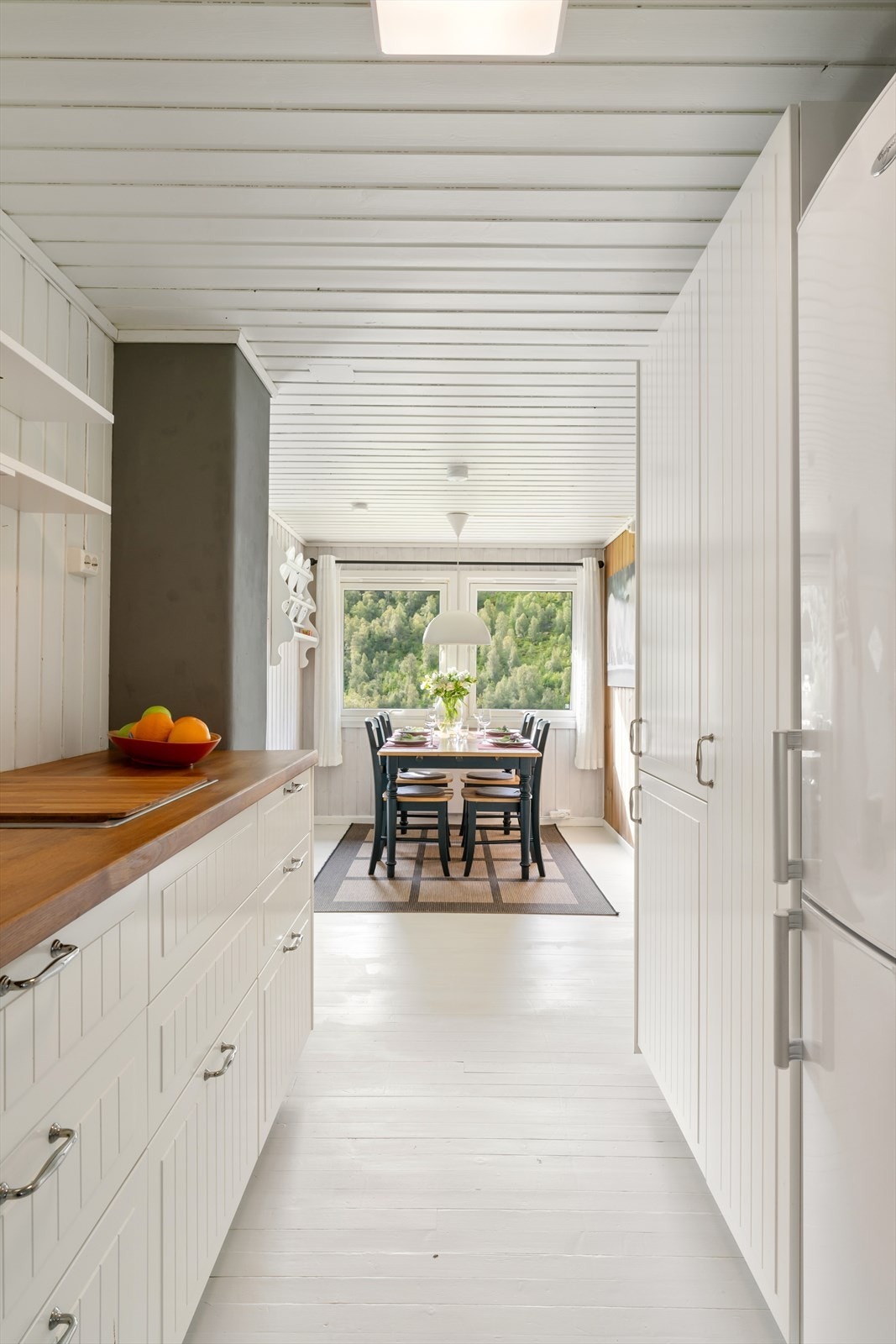 Fra kjøkkenet er det adkomst til lagringsbod. Galleribilde