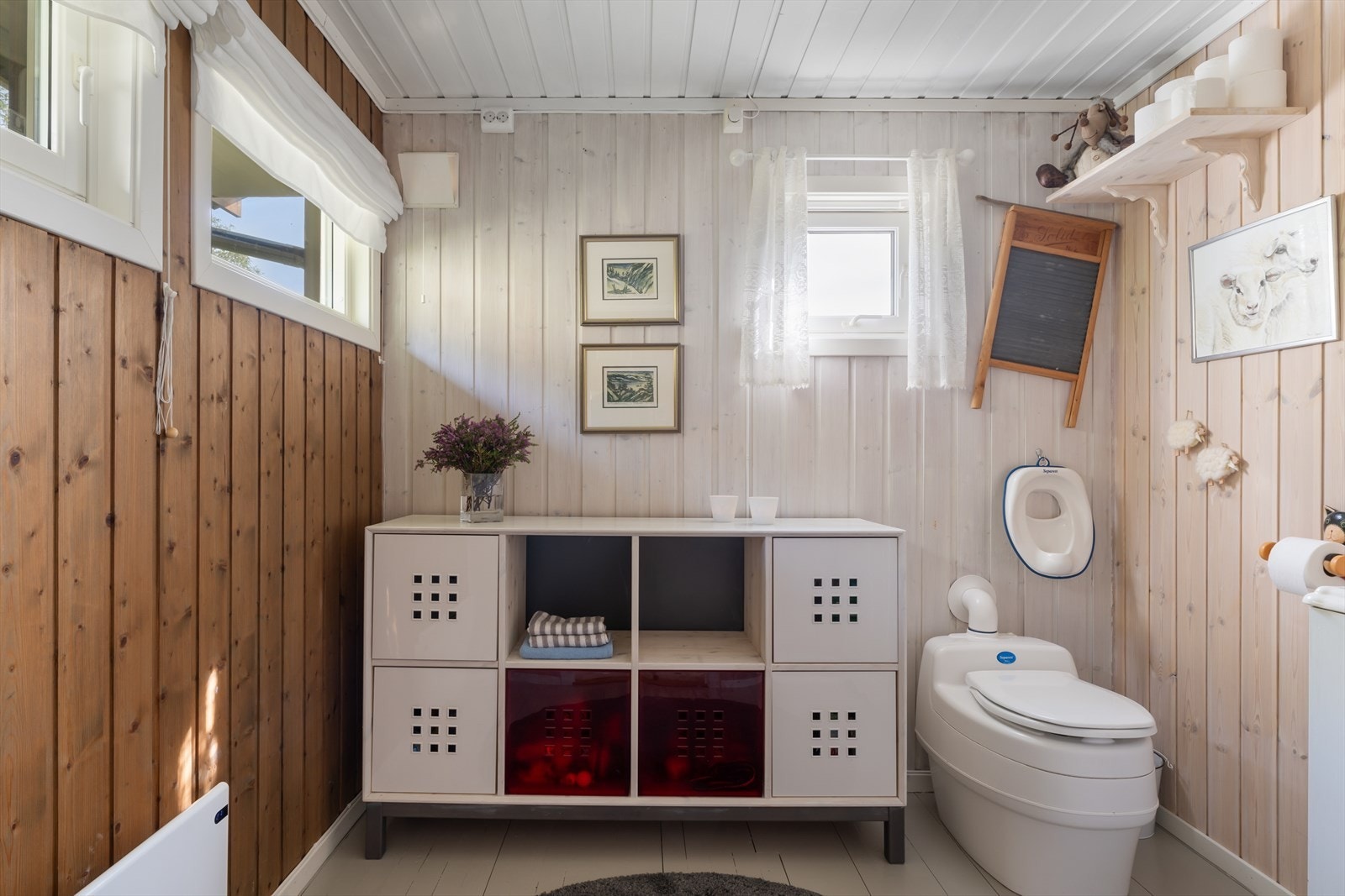 God lagringsplass i hyller. Galleribilde