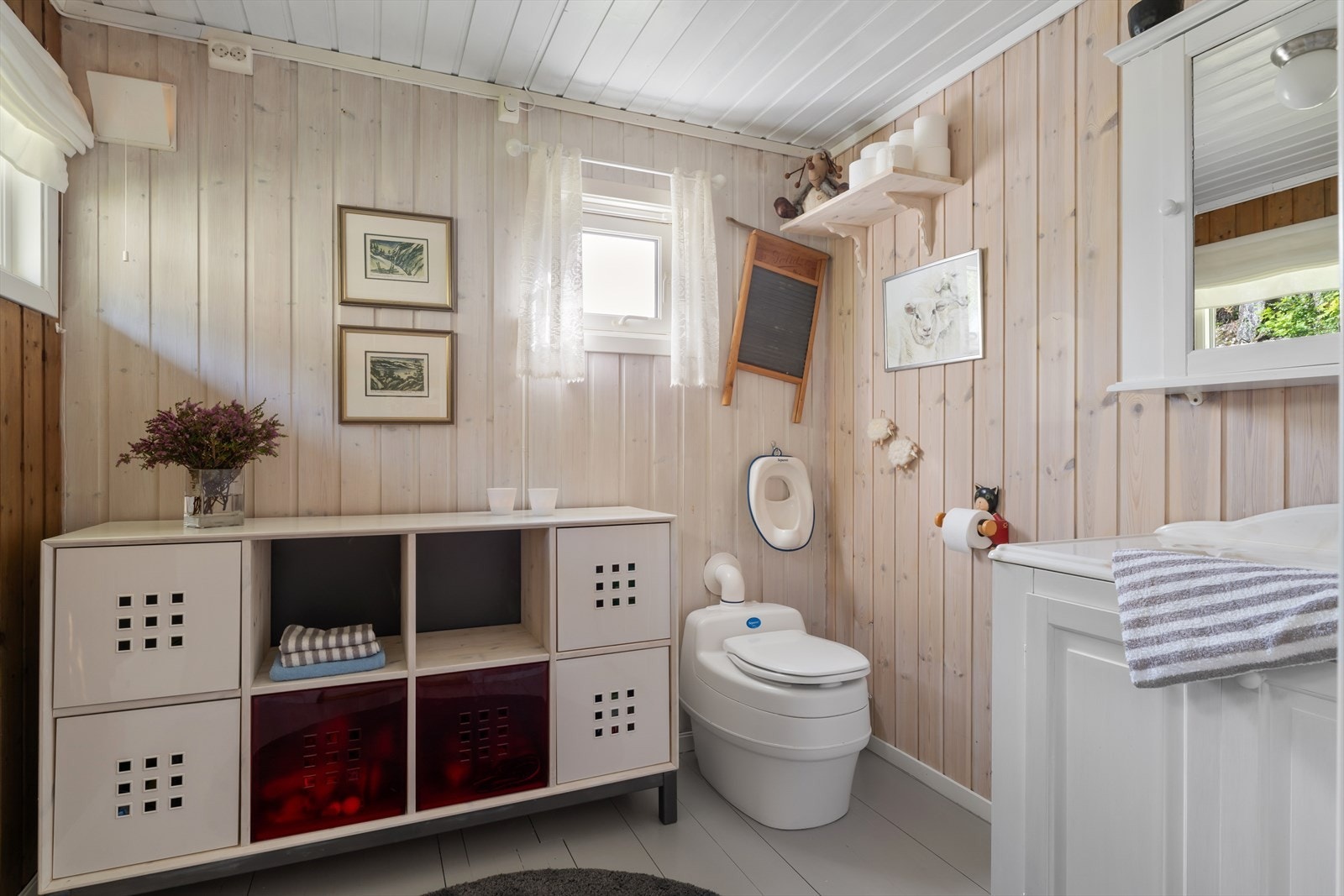 Bad med biotoalett Galleribilde