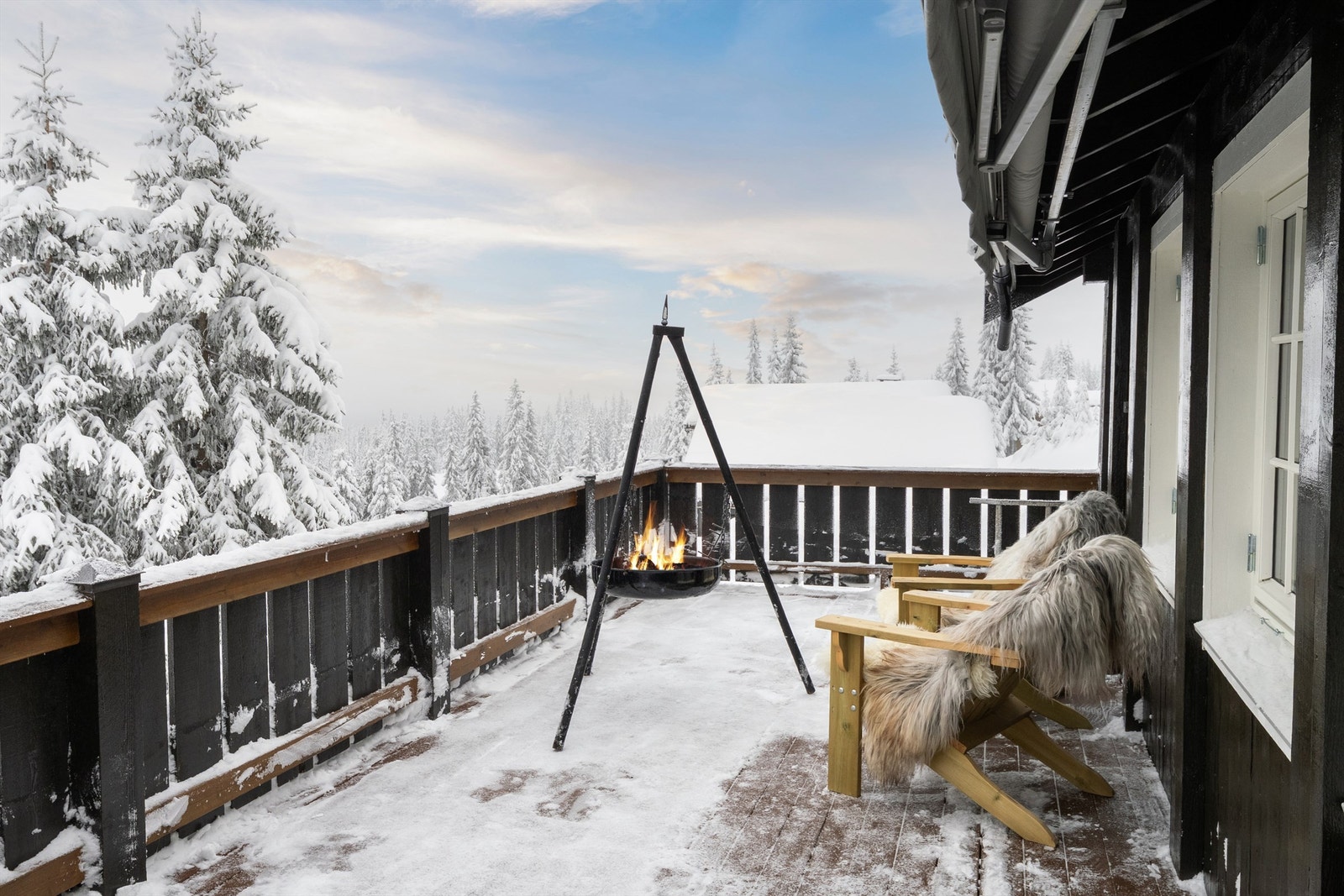 Terrasse med flotte solforhold og en praktisk markise. Galleribilde