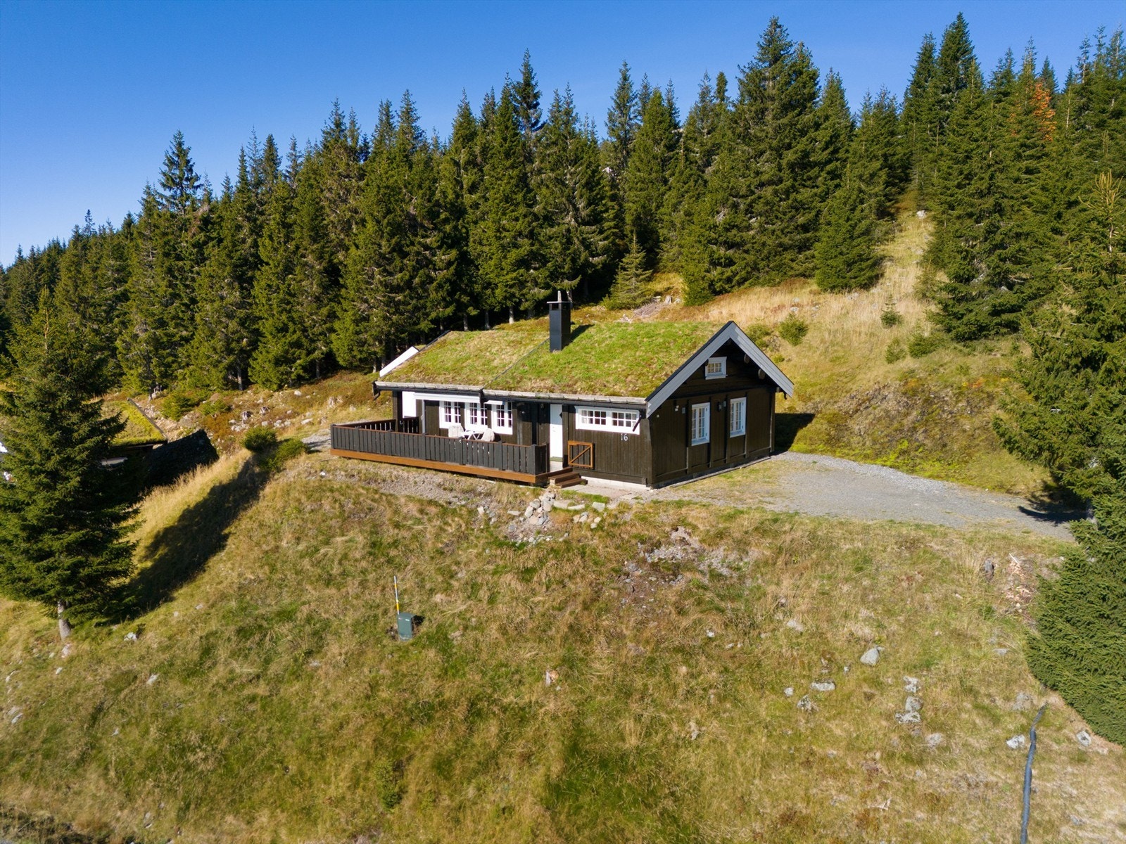 Flott beliggenhet på en liten høyde i terrenget. Galleribilde