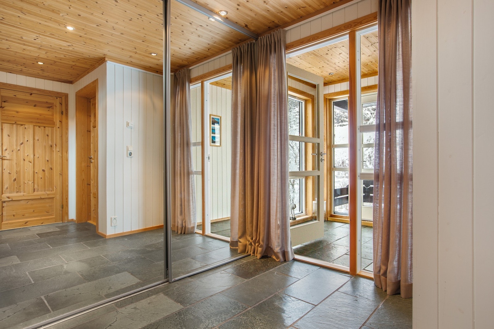 Godt med garderobeskap Galleribilde