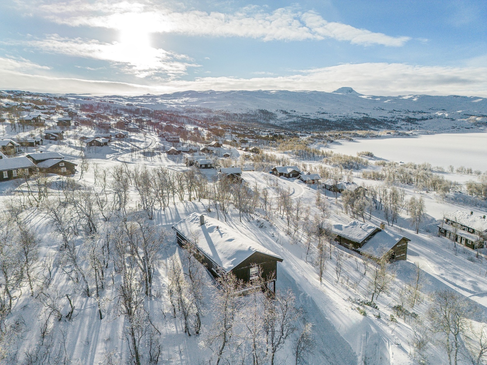 Eiendommen er et fint utgangspunkt for dagsturer til Sognefjorden, Hallingdal og Valdres. Galleribilde