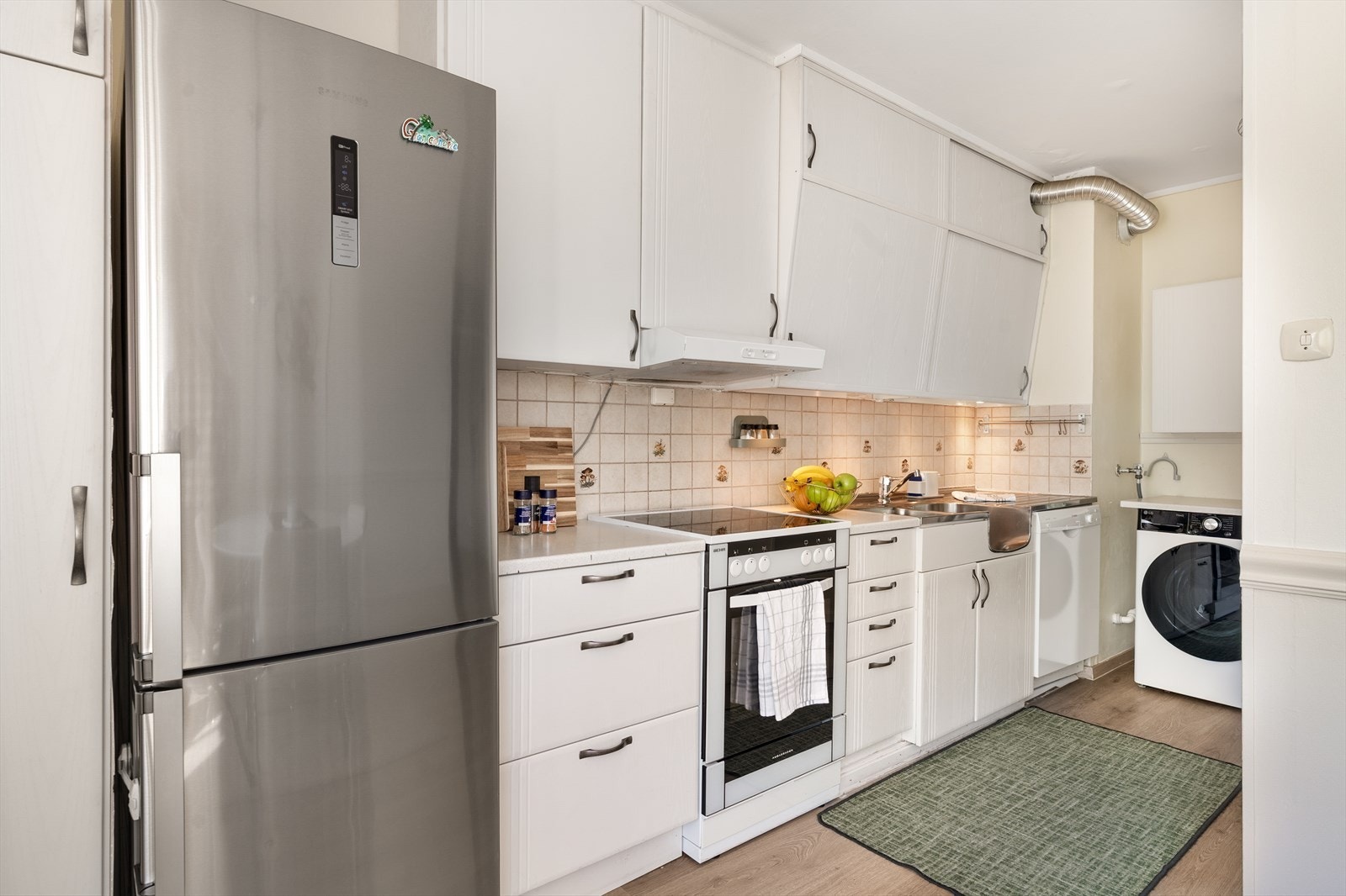 Kjøkkenet ble sist oppgradert i 2016 med nye fronter. Kun oppvaskmaskin følger med i handelen. Galleribilde