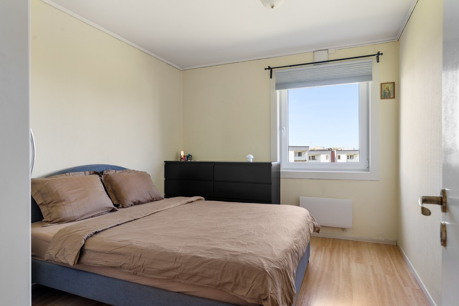 Stort hovedsoverom på 11,5 kvm med god plass til stor seng m.m. Galleribilde