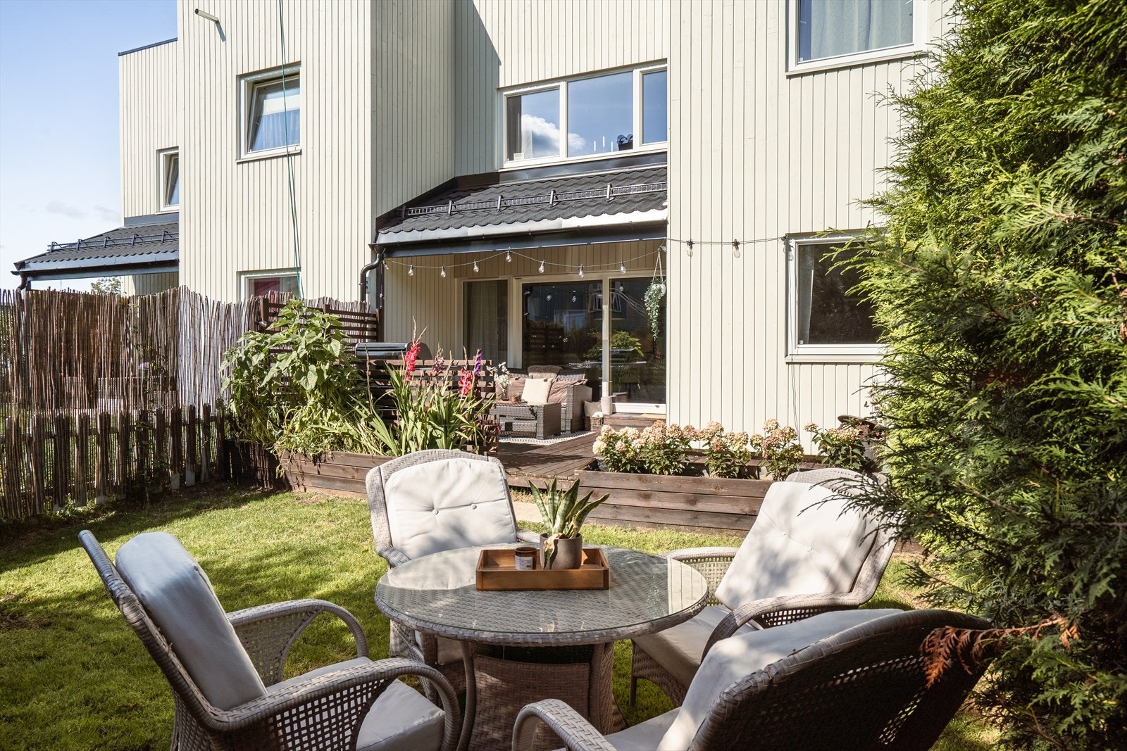 Perfekt uteplass for grilling og sommerdager. Galleribilde