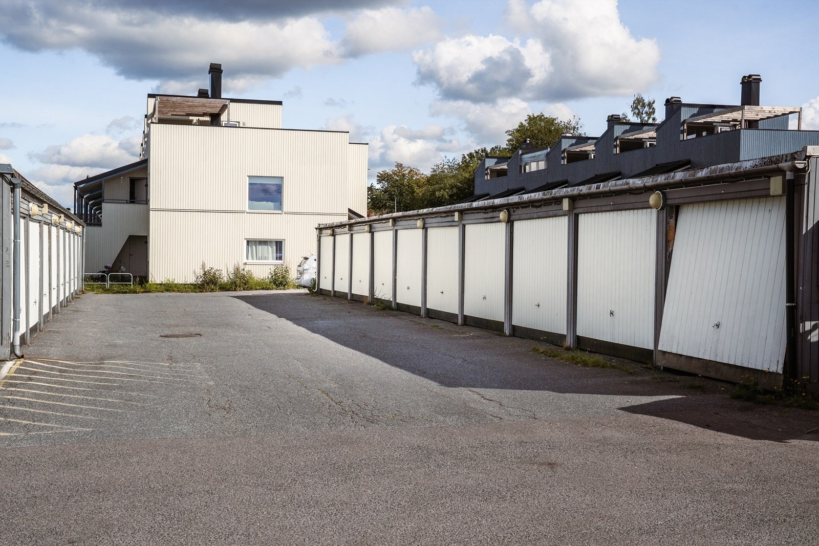 Det medfølger en garasjeplass med elbillader på ca. 12 kvm i felles rekke. Galleribilde
