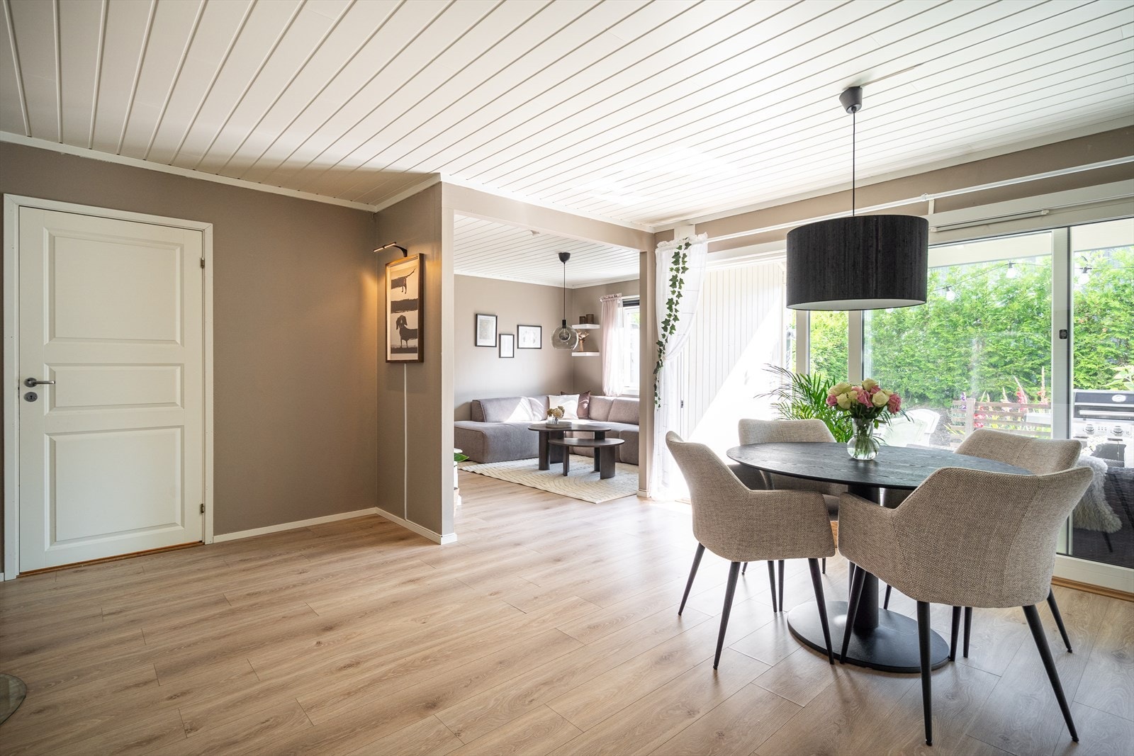 Stuekroken var tidligere et soverom, men som er åpnet for en større kjøkken/stueløsning. Galleribilde