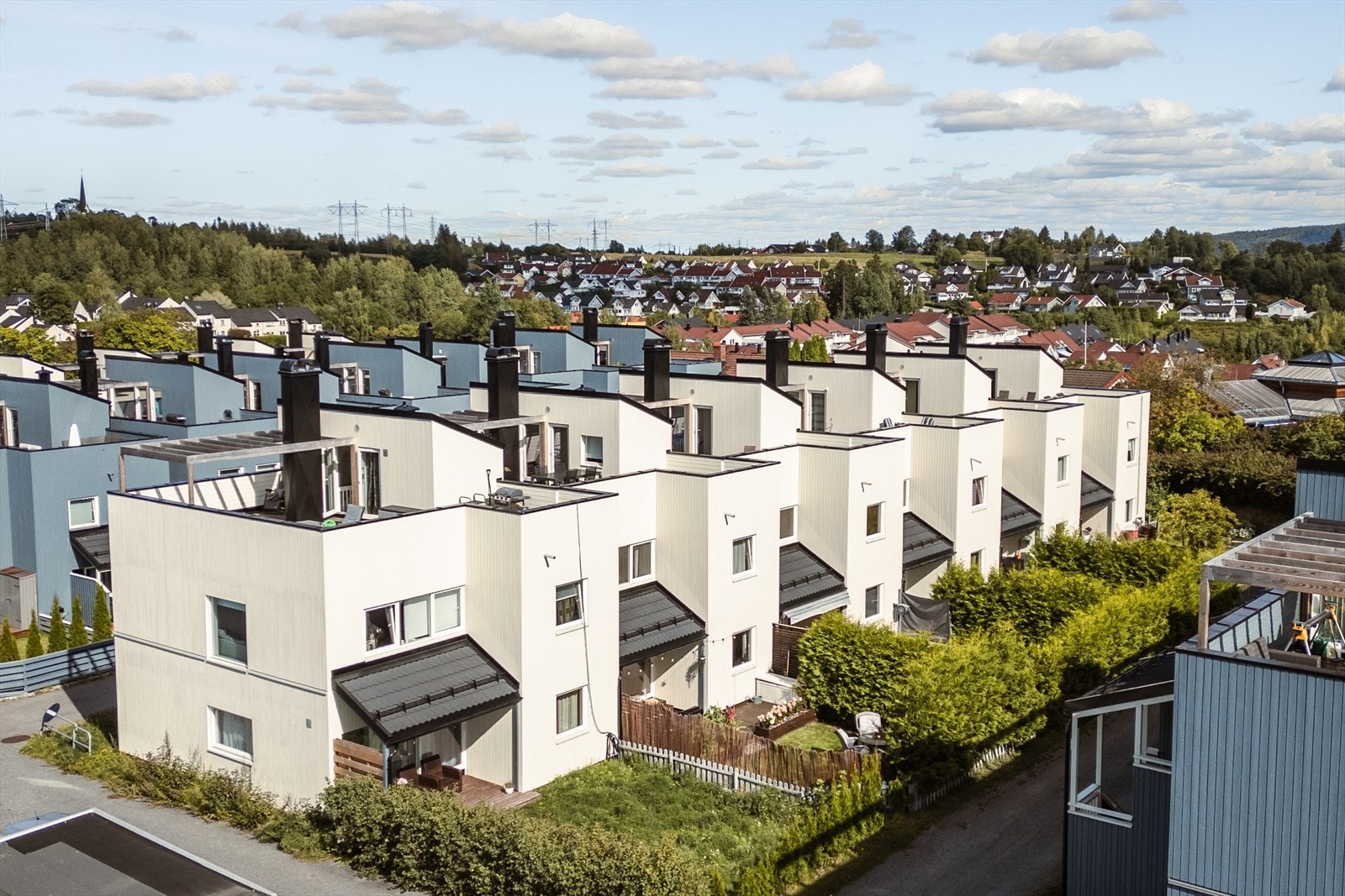 I 2023 ble alle leilighetene i borettslaget oppgradert med ny kledning, taktekking og vinduer. Galleribilde