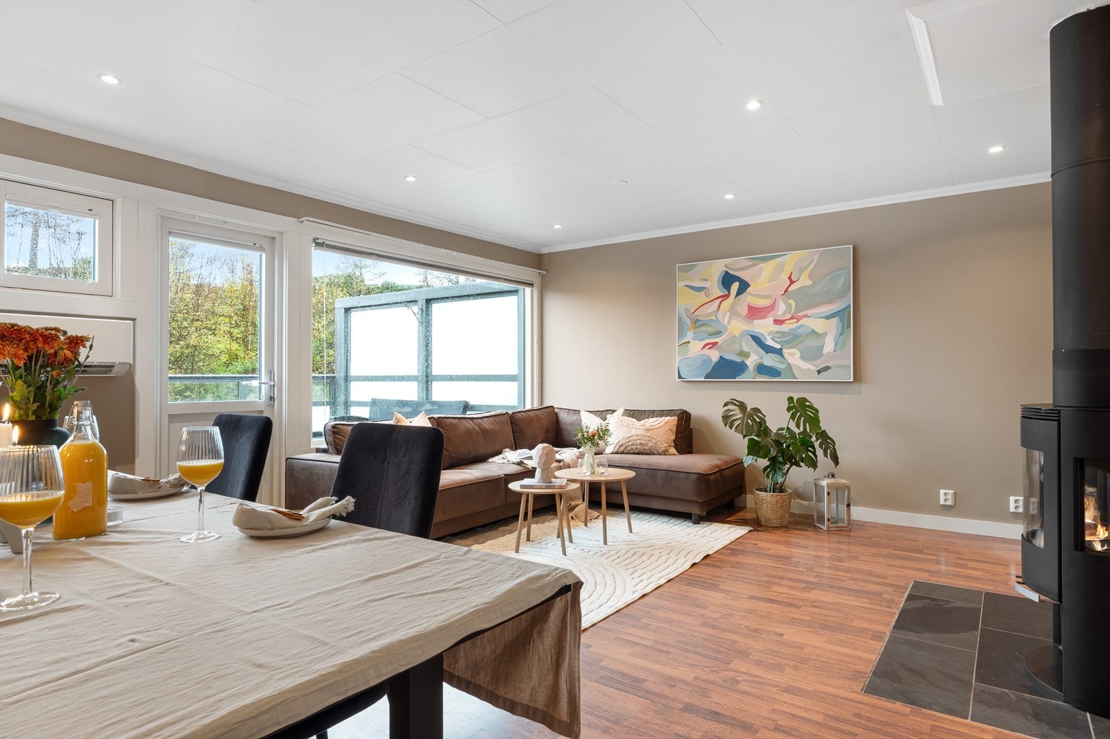 - 2. etasje inneholder stue og kjøkken - Galleribilde