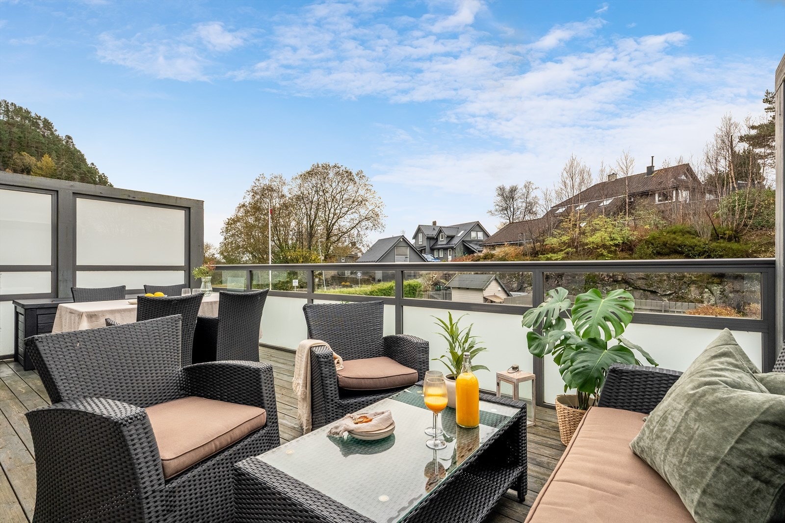 - Beliggende i et veldrevet og attraktivt borettslag, med kort vei til det man trenger av fasiliteter og servicetilbud i hverdagen - Galleribilde