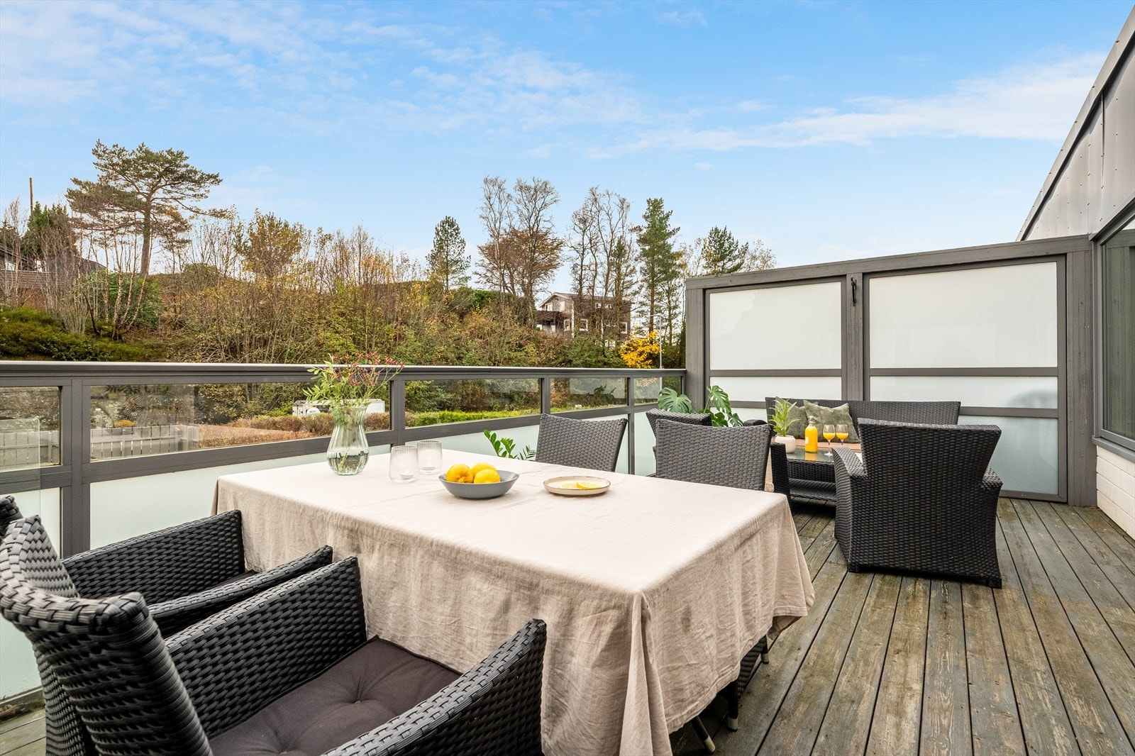 - Selger opplyser om sommersol her fra ca. kl. 12-20:45 (!) - Galleribilde