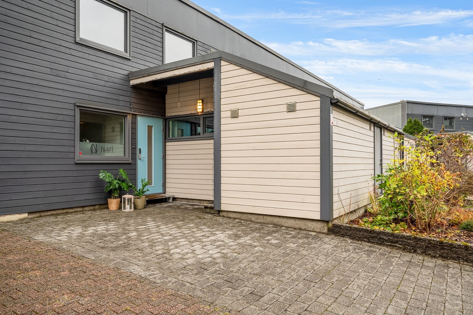 - Merk at du også har en utvendig bod på ca. 5,9m² - praktisk for ekstra oppbevaring! - Galleribilde