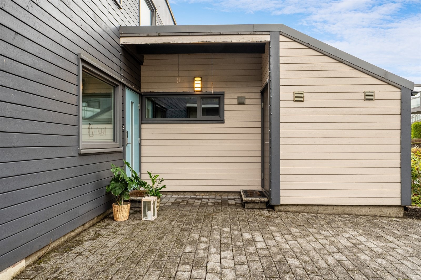 - Delvis overbygget inngangsparti - Galleribilde