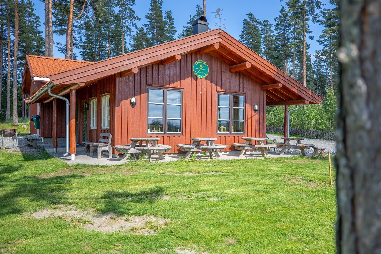 Skihytta er et populært samlingspunkt for nærmiljøet, med både aktivitetsarrangementer, kafé og et rikt utvalg av skiløyper. Galleribilde