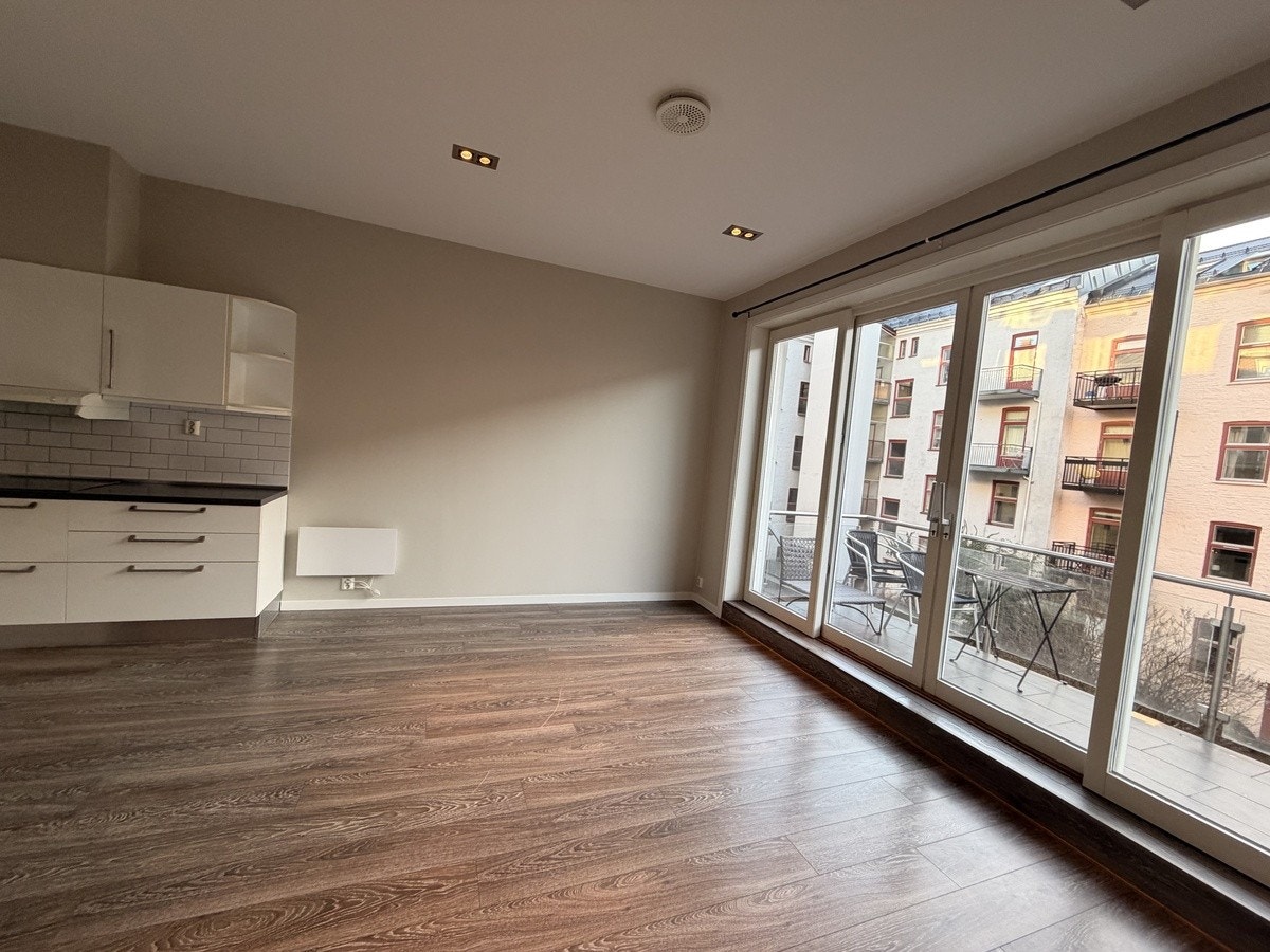 Åpen og romslig stue Galleribilde