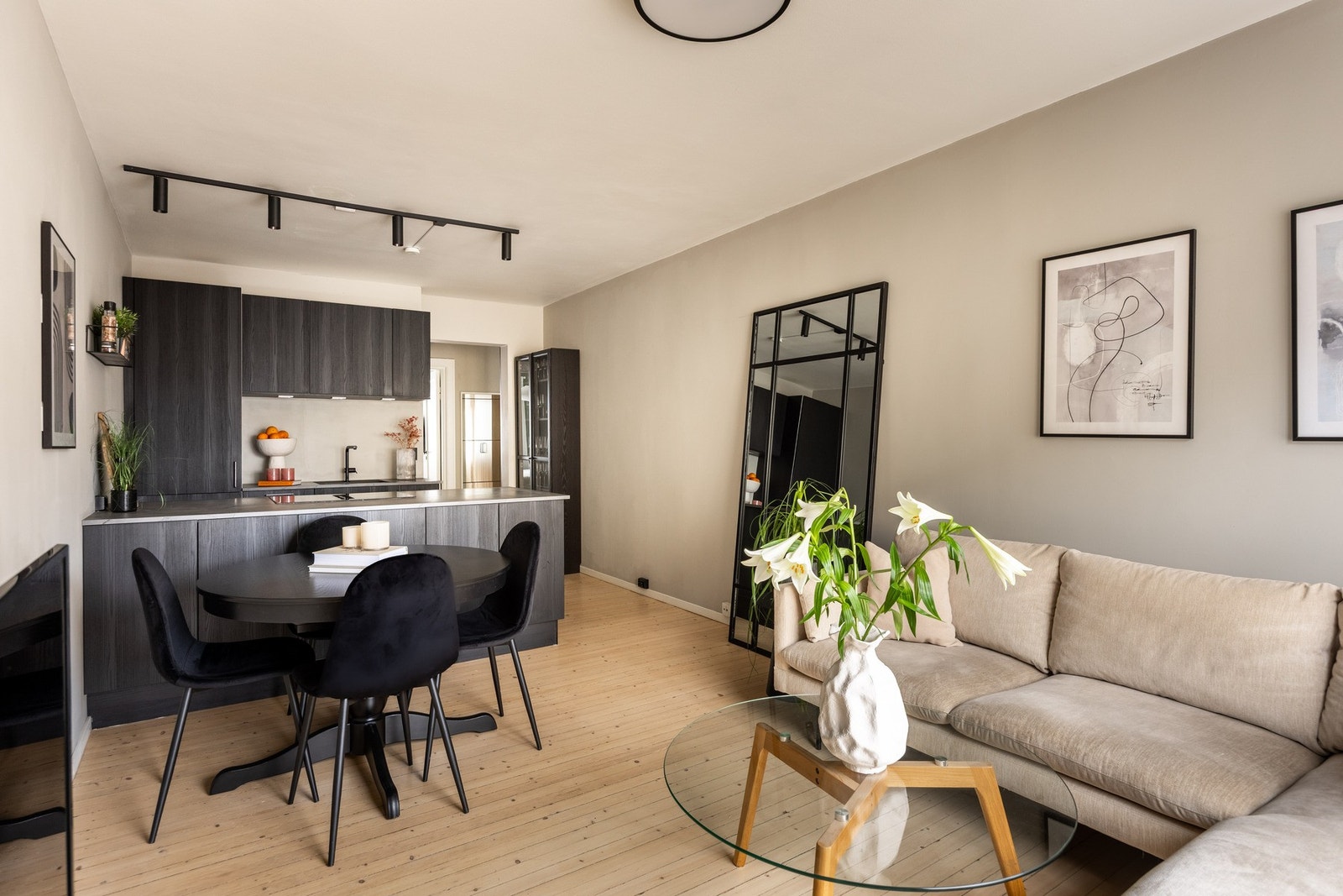 Varmtvann/oppvarming inkludert i felleskostnadene. Galleribilde