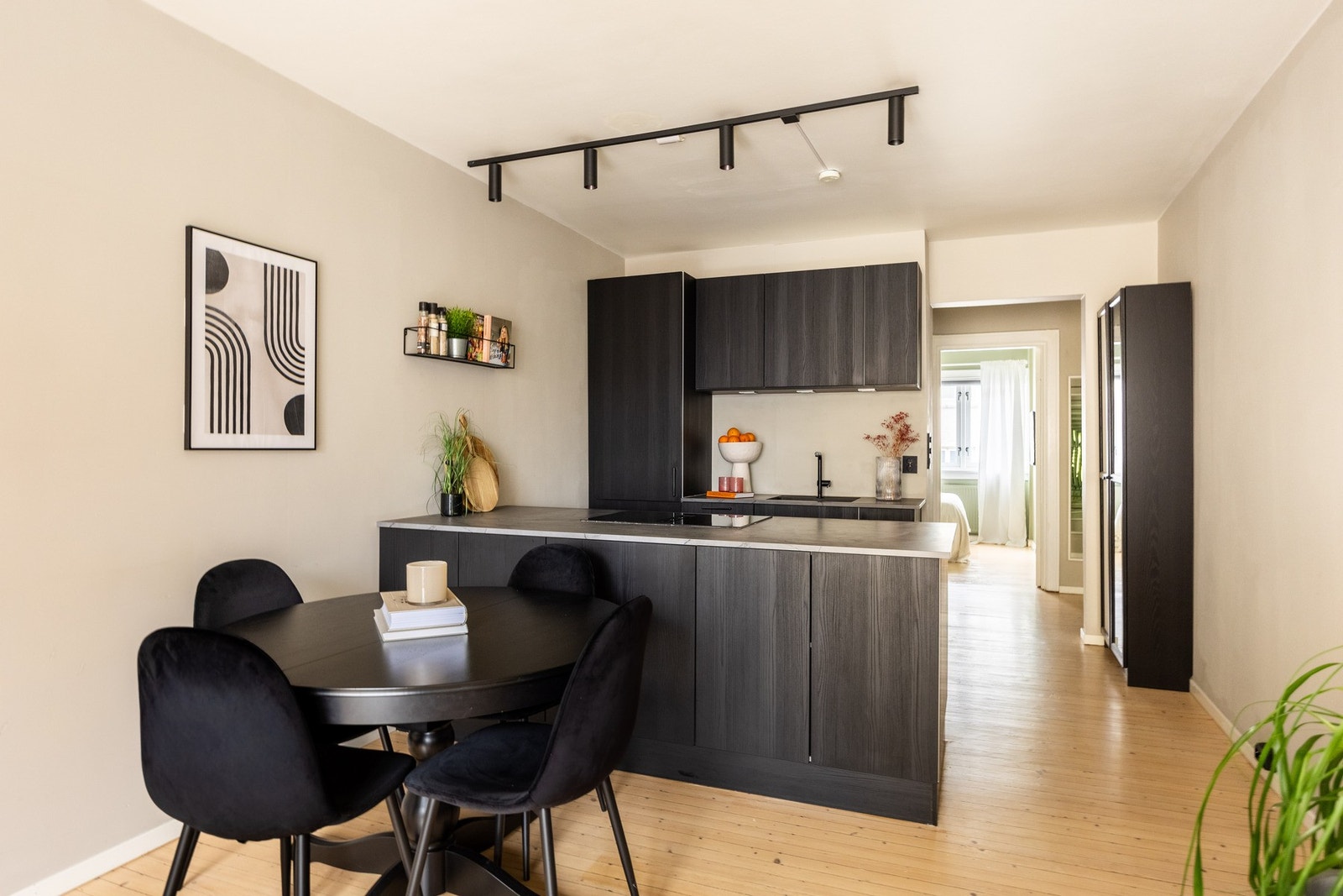 Delikat 3-roms med flott balkong, praktisk planløsning og god standard. Galleribilde