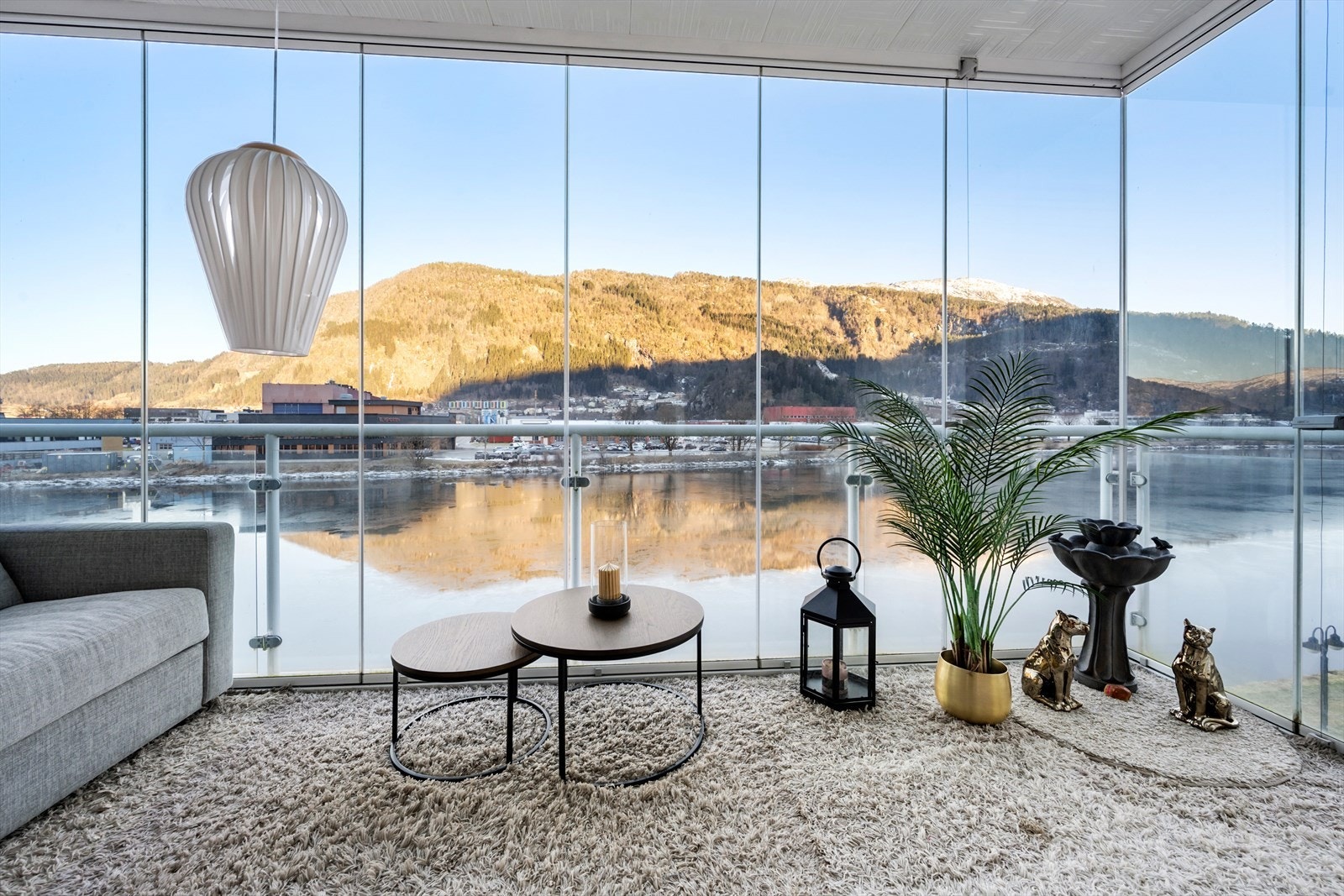 Her sitt ein tørt og fint året rundt Galleribilde