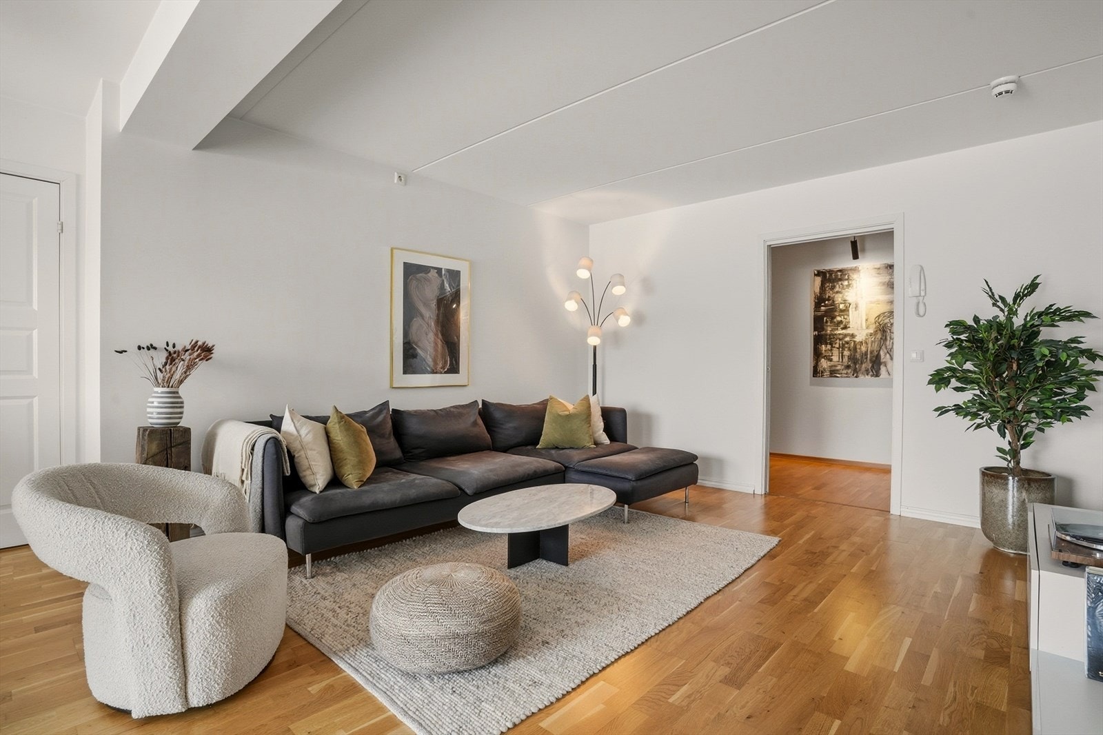 Leiligheten ligger som endeleilighet på bakkeplan. Galleribilde