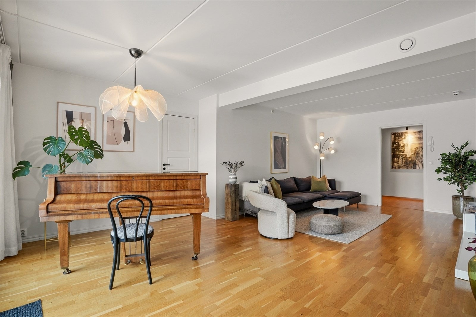 Delikat og romslig 3-roms selveier med heis, garasjeplass og flott uteplass! Sameie med treningsrom, festsal mm. Galleribilde