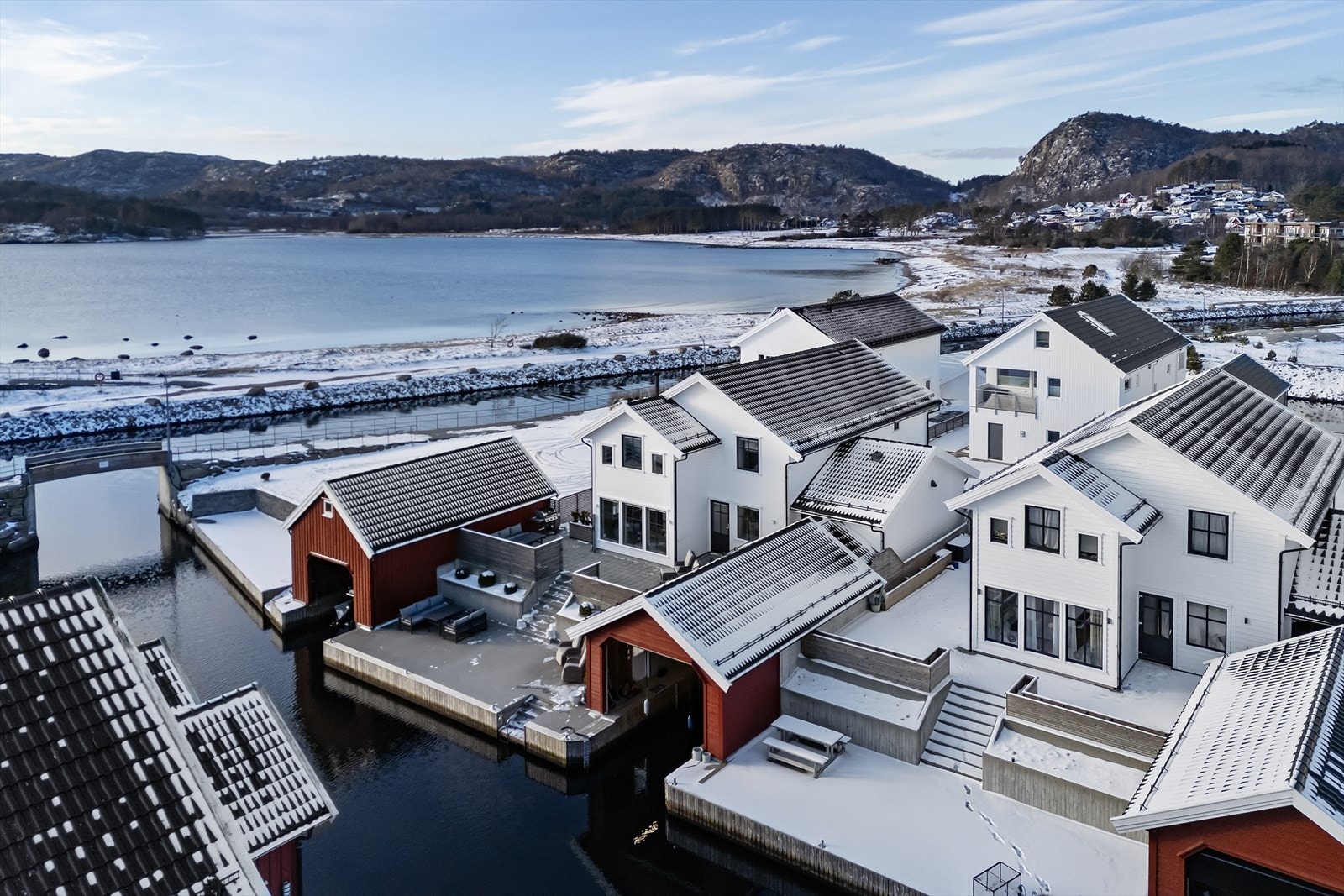 Dronefoto - Oversiktsbilde Galleribilde