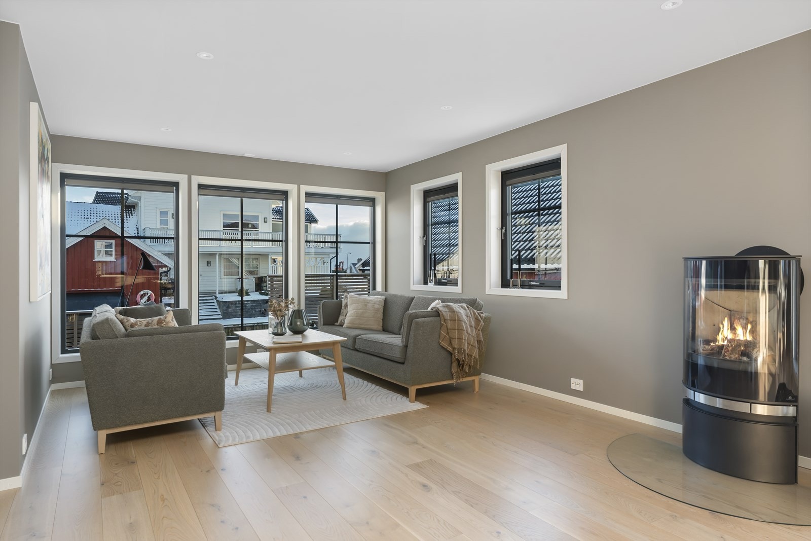 Naturlig samlingssted hvor godt selskap kan nytes sammen med utsikt over kanalen Galleribilde