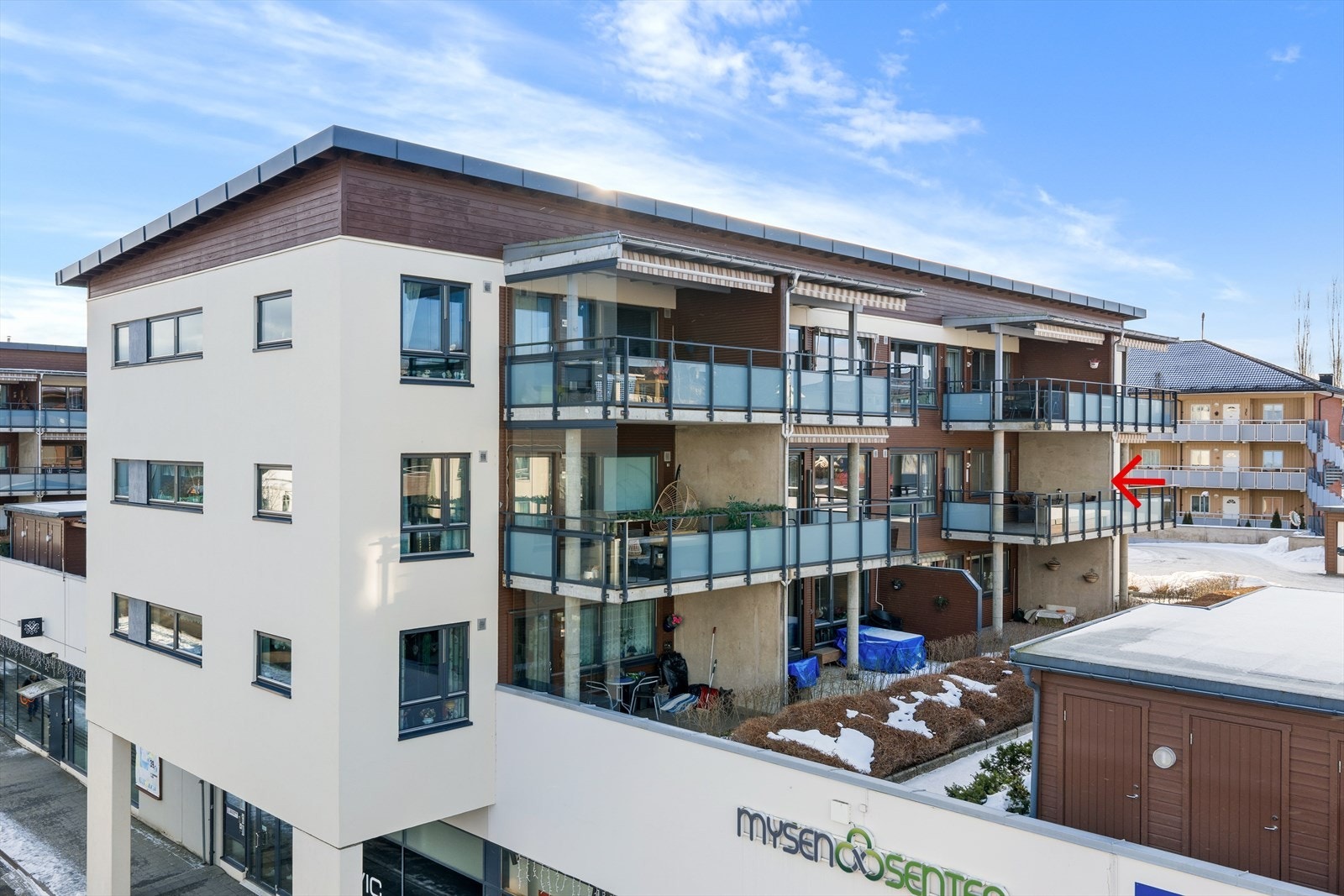Bygningen fra 2007 har en takoverbygget balkong på 12 m2 med vestvendt utsikt. Galleribilde