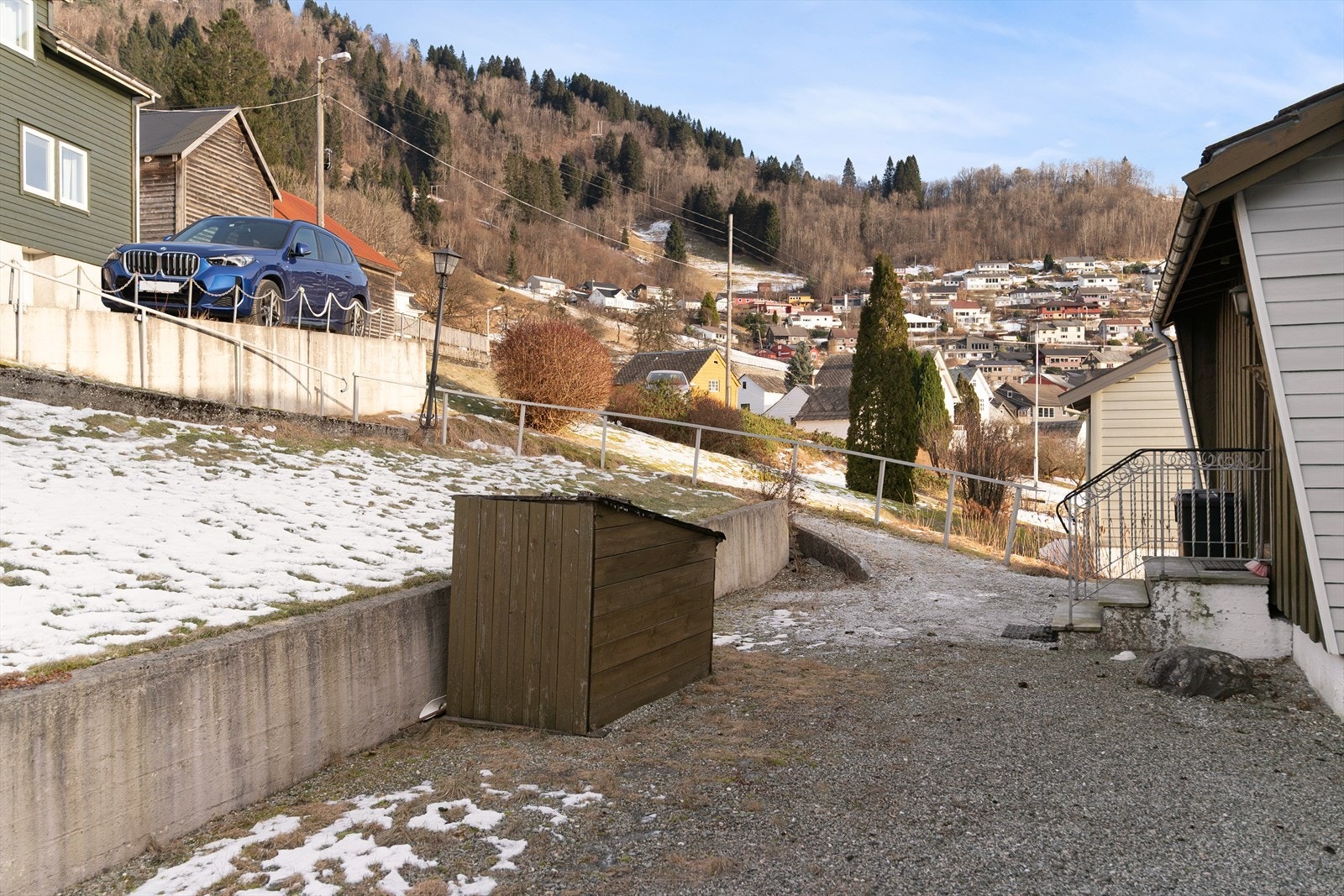 Tomten har gruslagt adkomst. Galleribilde