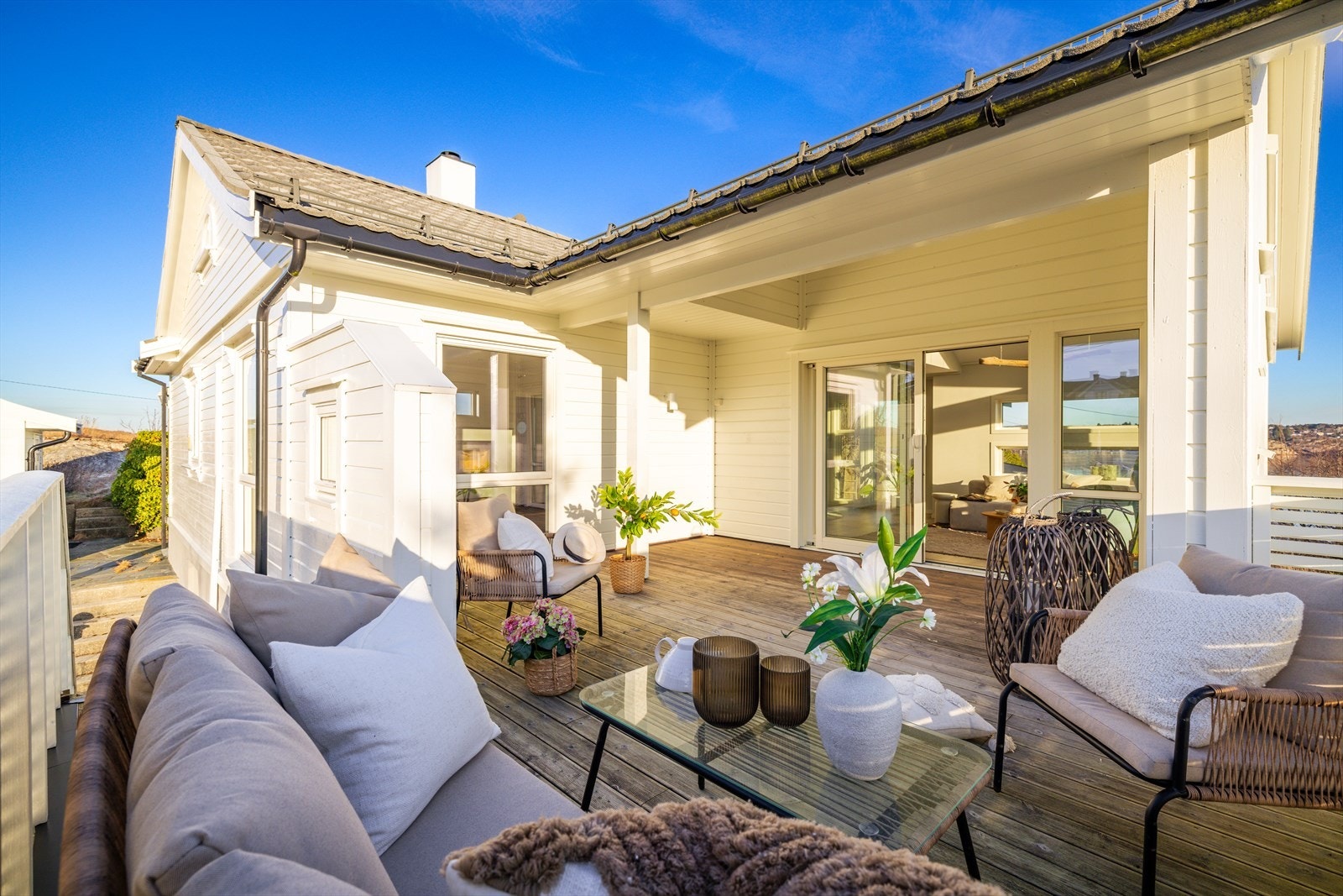 Solrik og vestvendt beliggenhet gir optimale lysforhold. Galleribilde