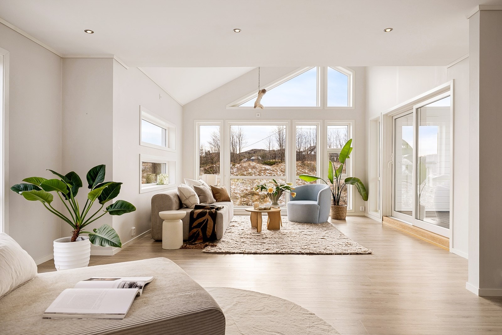 Fra stue/kjøkken er det utgang til den vestvendte altanen. Galleribilde