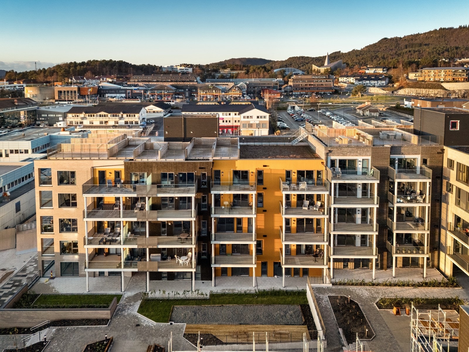 Bygg A inneholder 59 leiligheter fordelt over 5 etasjer. Heis ned til garasjeanlegg og opp til takterrasse. Galleribilde