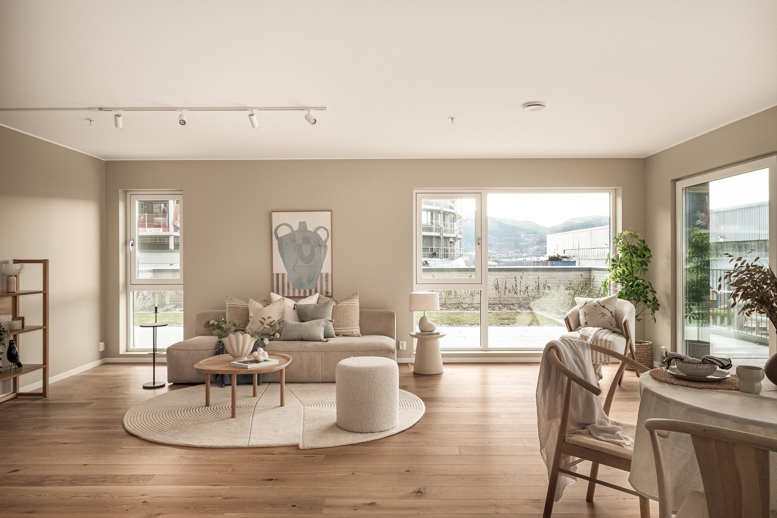 Eiendomsmegler 1 v/ Therese Fimland har gleden av ønske velkommen til Kvassnesvegen 33B! Galleribilde