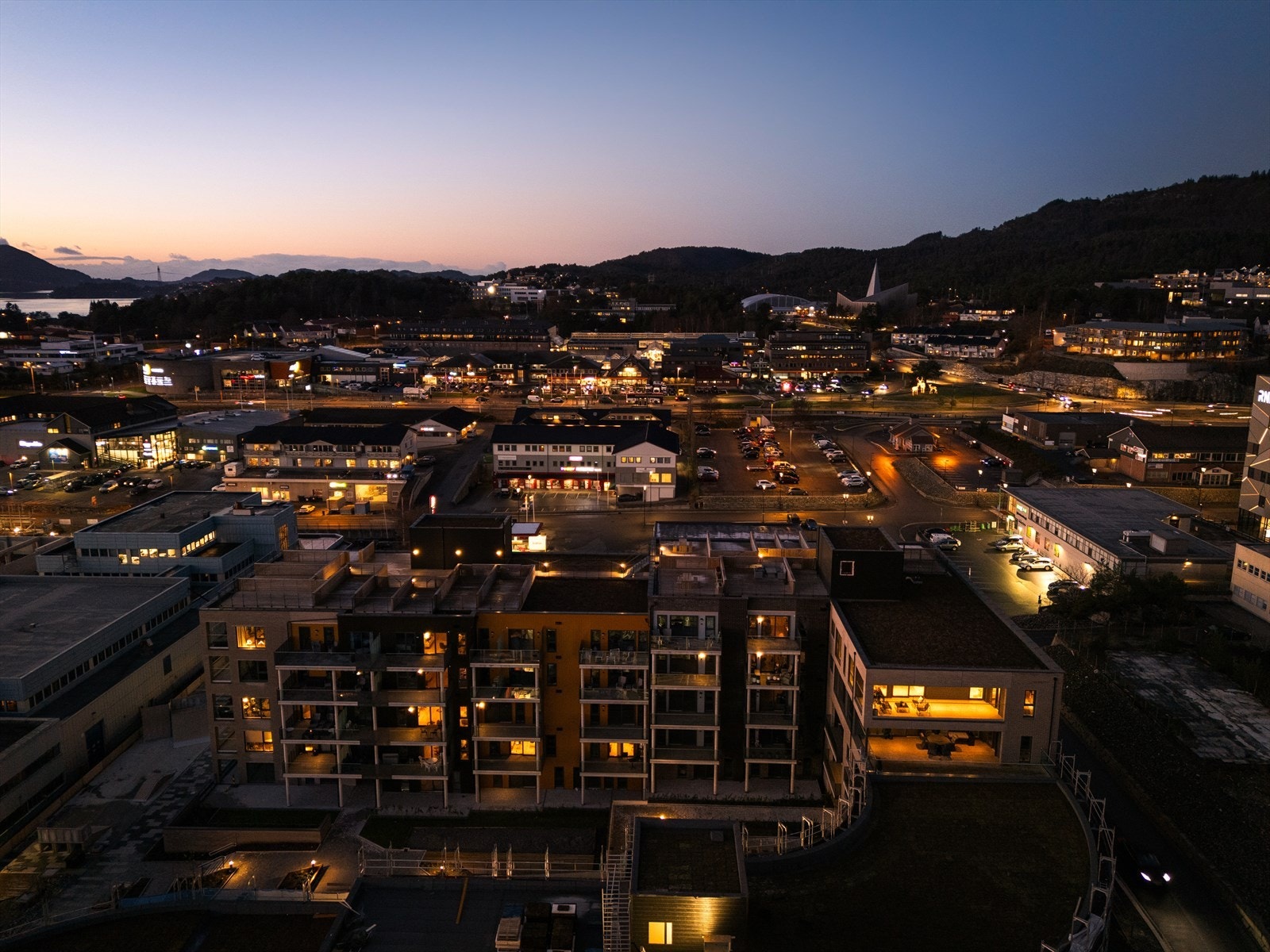 Se www.knarvikalle.no for informasjon om flere ledige leiligheter. Galleribilde